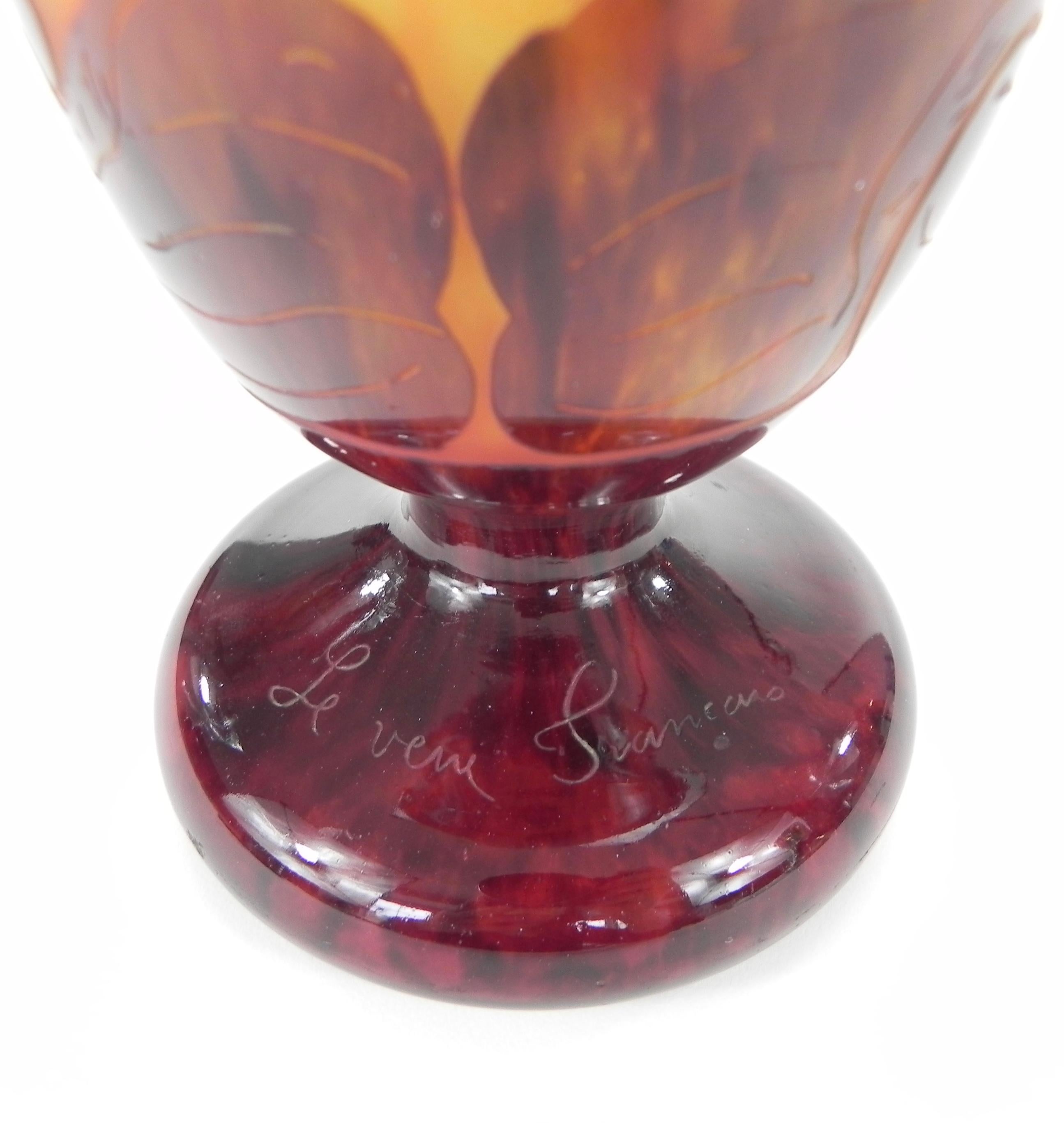 Le Verre Francais Schneider Cameo Art Glass Bellflower Vase, ca. 1922-25 Bon état - En vente à Hampstead, QC
