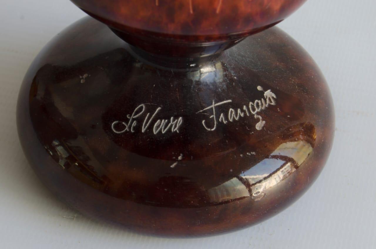 Le Verre Français vase verre
-Modèle Yuca
Origine France, vers 1920
parfait état.
Charles Schneider était un artiste verrier Art déco, né à Elzas, en Allemagne, en 1881. Schneider s'est ensuite installé à Nancy, l'une des villes les plus importantes