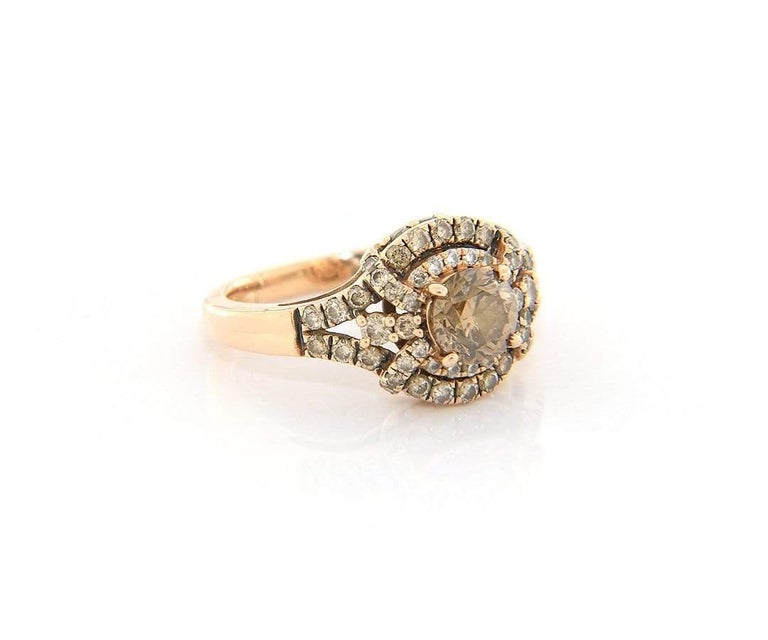 Le Vian 1.37 CTW Multi Chocolate Diamond Ring in 14K

Multiple Diamond Ring
14K Rose Gold
Diamond Weight: approx. 1.37 CTW
Ring Size: 5.25 (US)
Band Width: approx. 3.0 MM
Weight: approx. 4.5 Grams
Stamped: Le Vian, 14K

Condition:
Offered for your