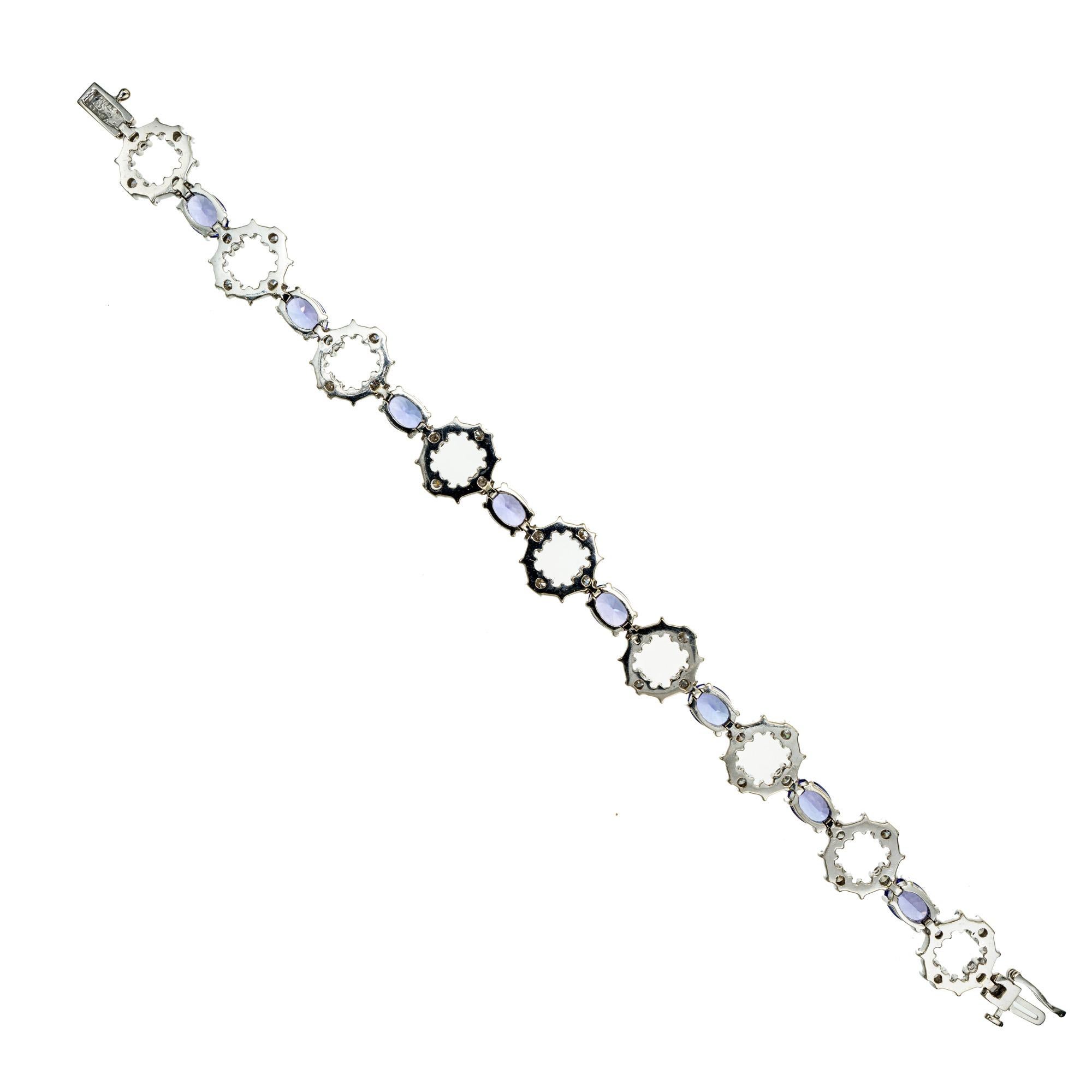 Le Vian bracelet en or blanc 14k avec tanzanite et diamant. 8 tanzanites ovales séparées par des anneaux de diamants ronds. Longueur de 7,5 pouces. 

8 tanzanites ovales bleu violacé, approx. 14.00cts
36 diamants ronds, J-K SI environ 2,50cts
Or