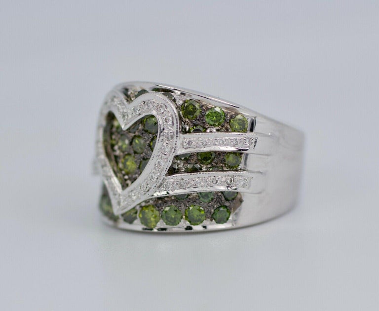 Le Vian 14k White Gold Round Green And White Round Diamond Ring

12.8 Grams

Ring Size 10

tyle # R1569, 14 kt. white, 57 = 2.44 green, 44 = .19 tw SI2 H-I



This is a beautiful Le Vian ring. The ring is an older style that was sold for $7,400!!