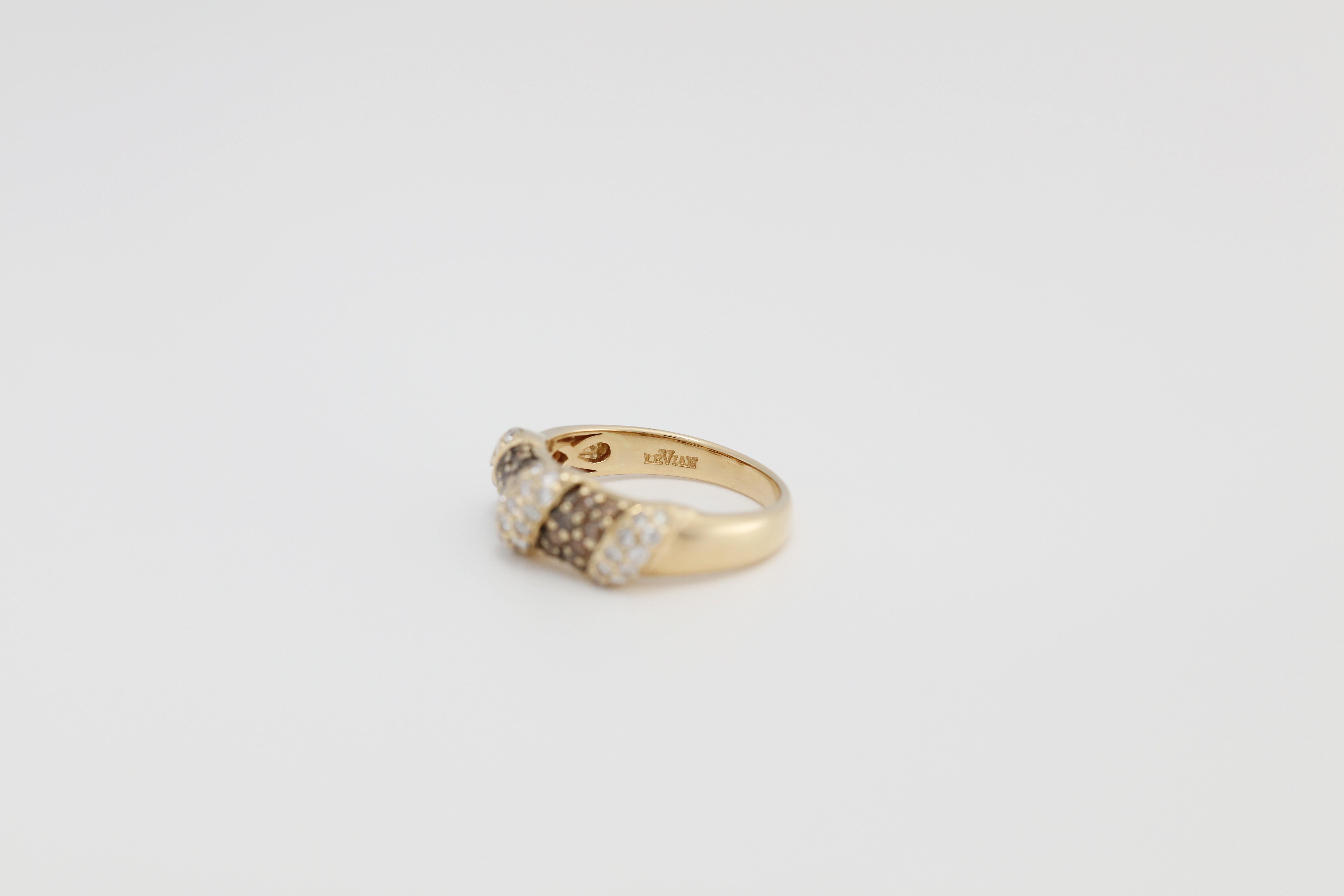 Le Vian 14k Yellow Gold Diamond Ring, Size 6.75 - 5.0g In Good Condition For Sale In Providence, RI