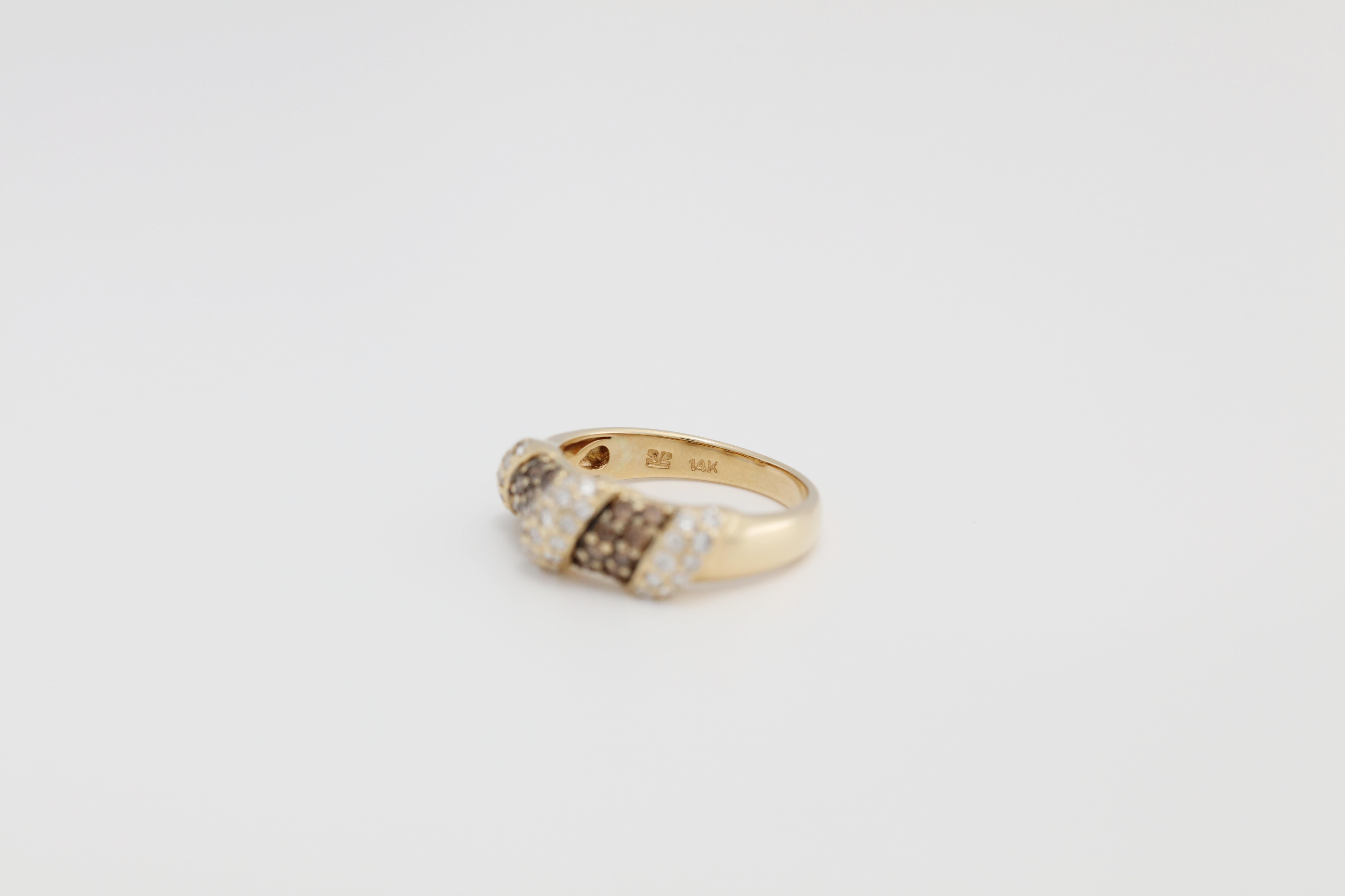 Women's Le Vian 14k Yellow Gold Diamond Ring, Size 6.75 - 5.0g For Sale