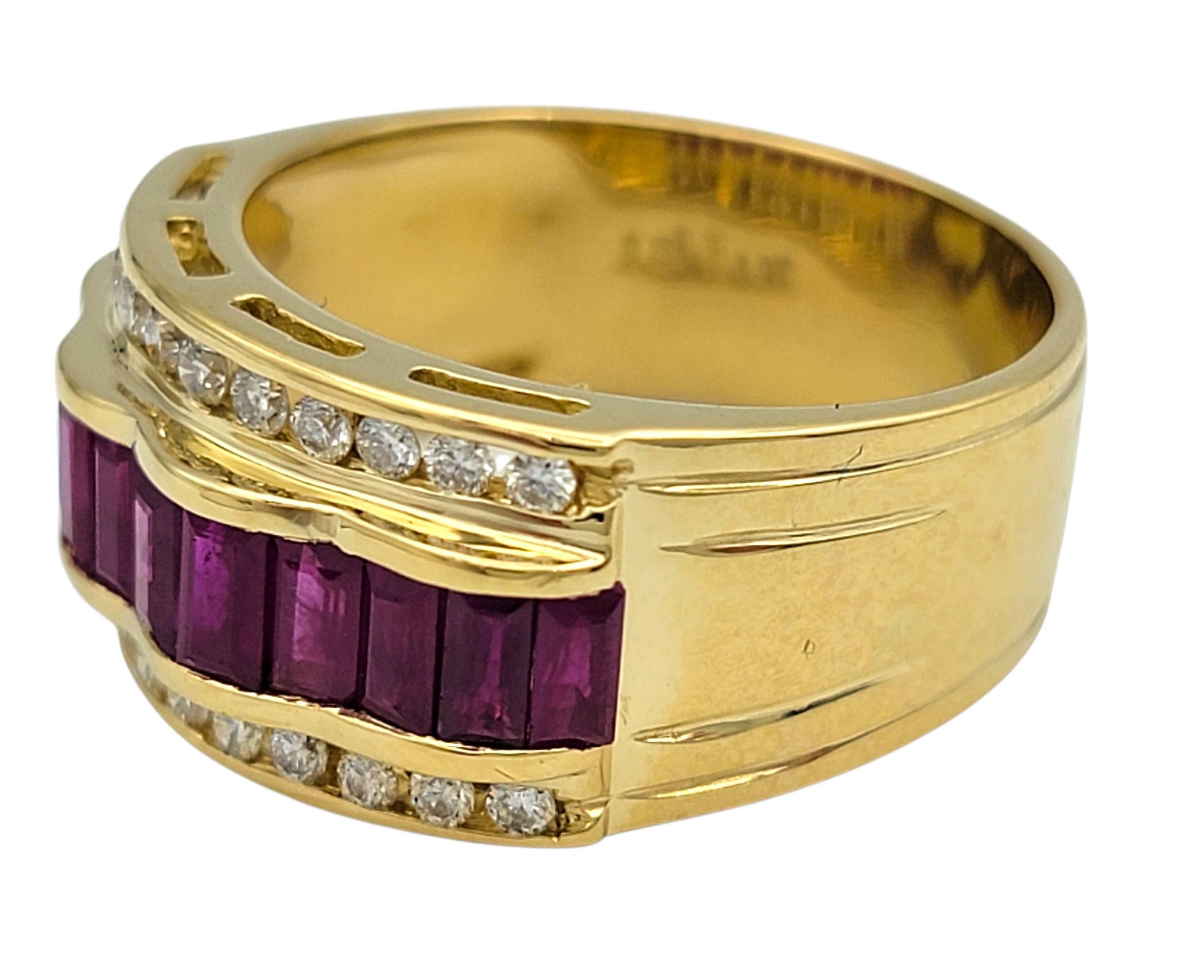 Contemporaneo Anello a fascia con rubino Baguette e diamanti tondi di Le Vian a più file in oro giallo 18 carati in vendita