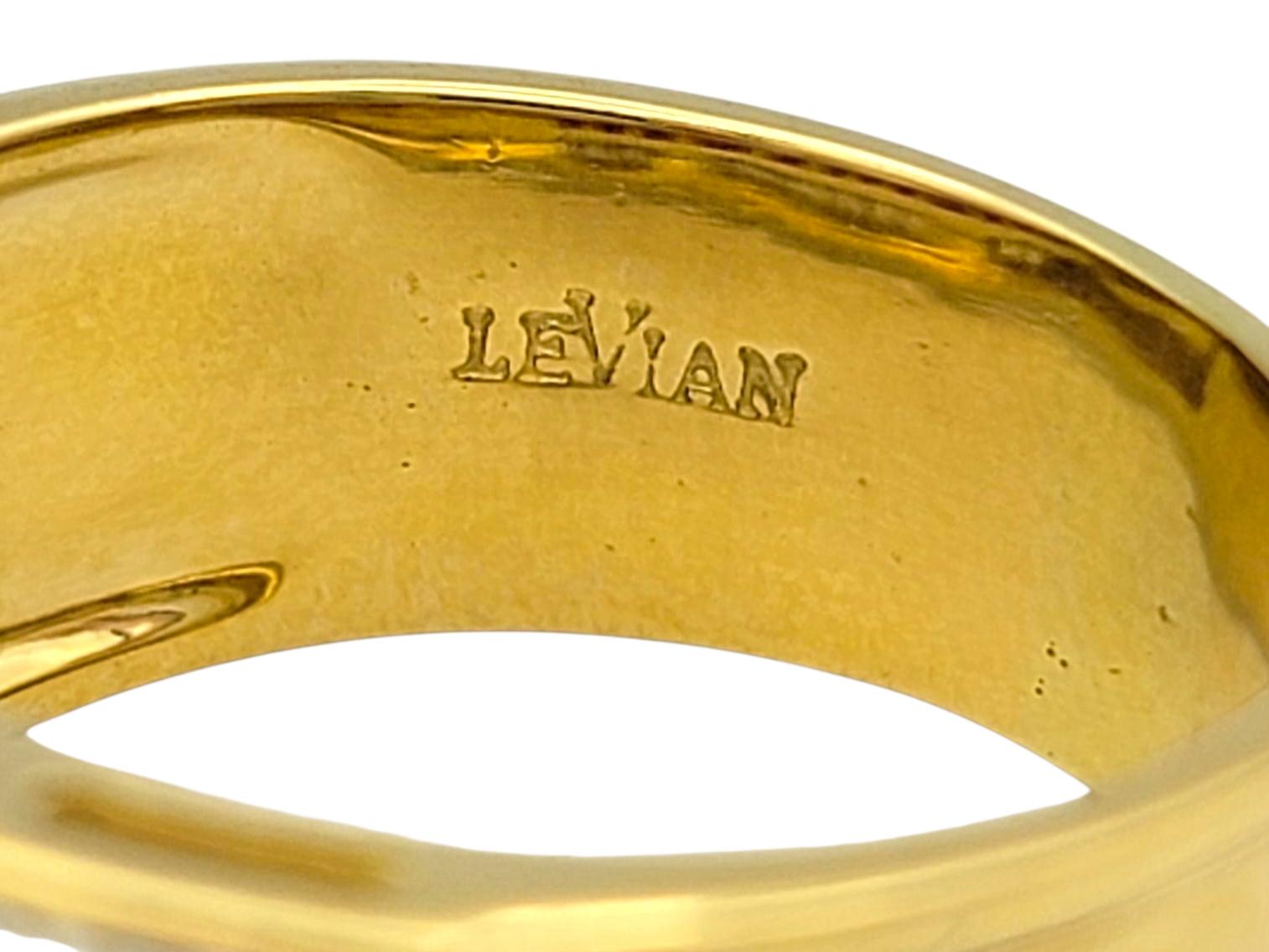 Anello a fascia con rubino Baguette e diamanti tondi di Le Vian a più file in oro giallo 18 carati In condizioni buone in vendita a Scottsdale, AZ