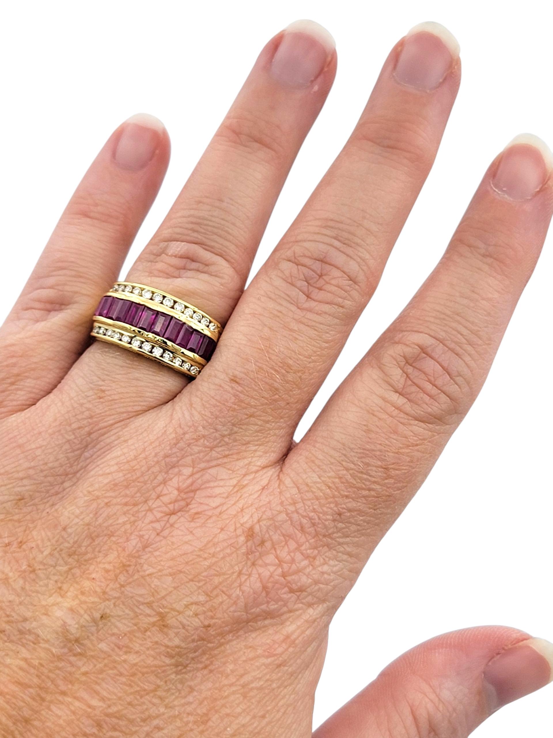 Anello a fascia con rubino Baguette e diamanti tondi di Le Vian a più file in oro giallo 18 carati in vendita 1