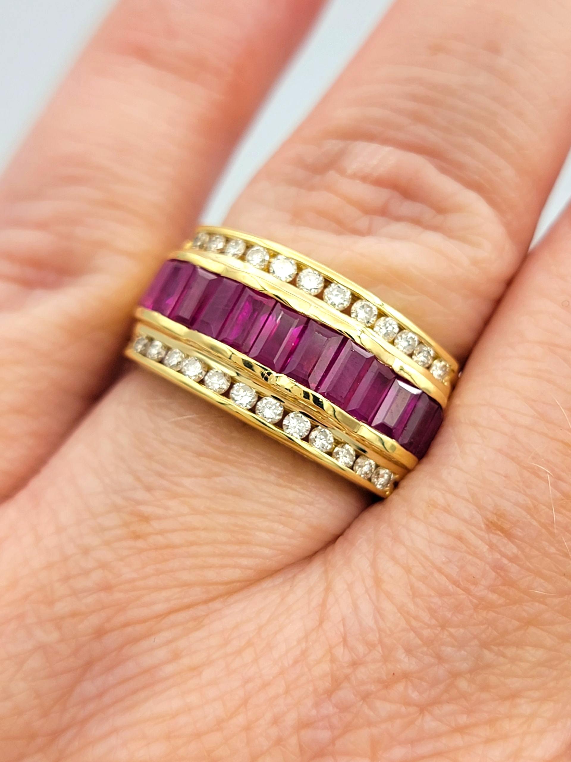 Anello a fascia con rubino Baguette e diamanti tondi di Le Vian a più file in oro giallo 18 carati in vendita 2