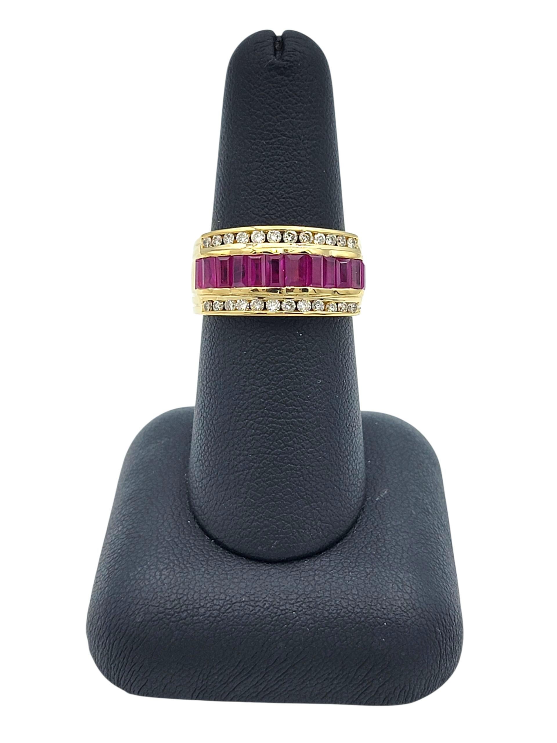 Anello a fascia con rubino Baguette e diamanti tondi di Le Vian a più file in oro giallo 18 carati in vendita 3