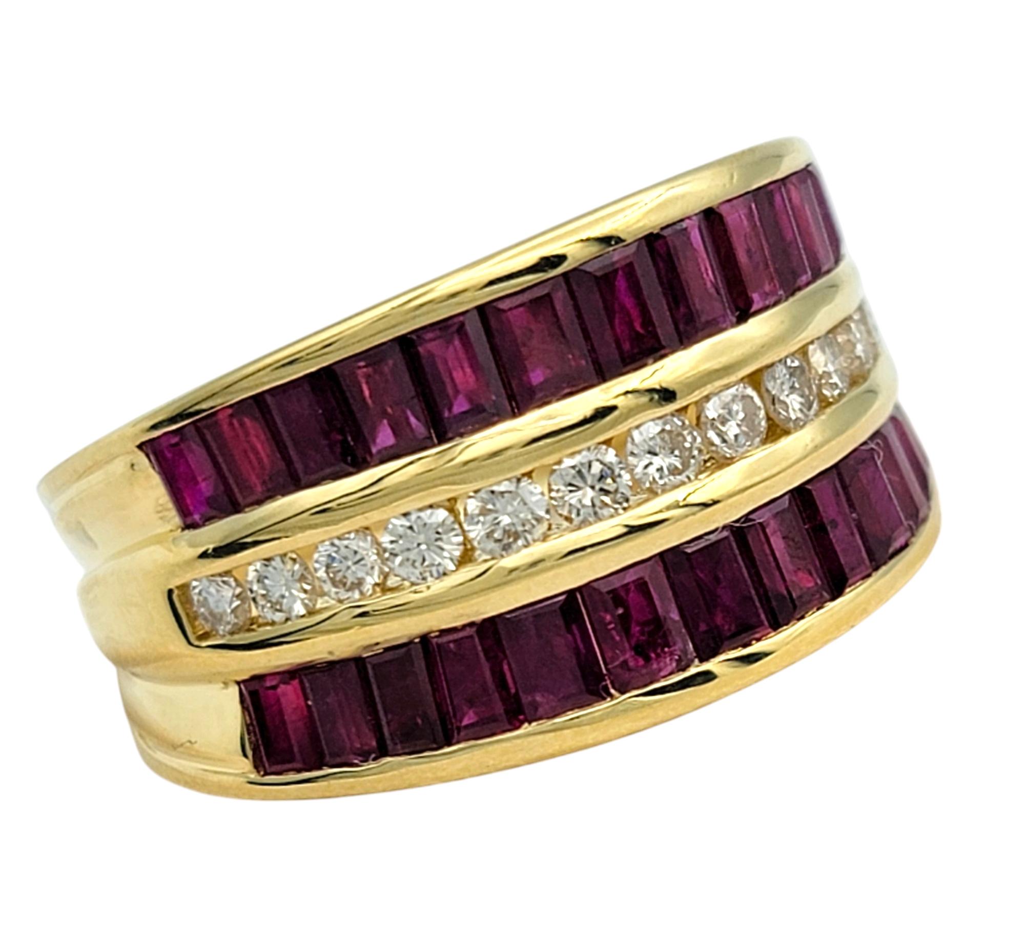 Contemporain Le Vian, bague large en or jaune 18 carats, rubis baguette et diamants ronds en vente