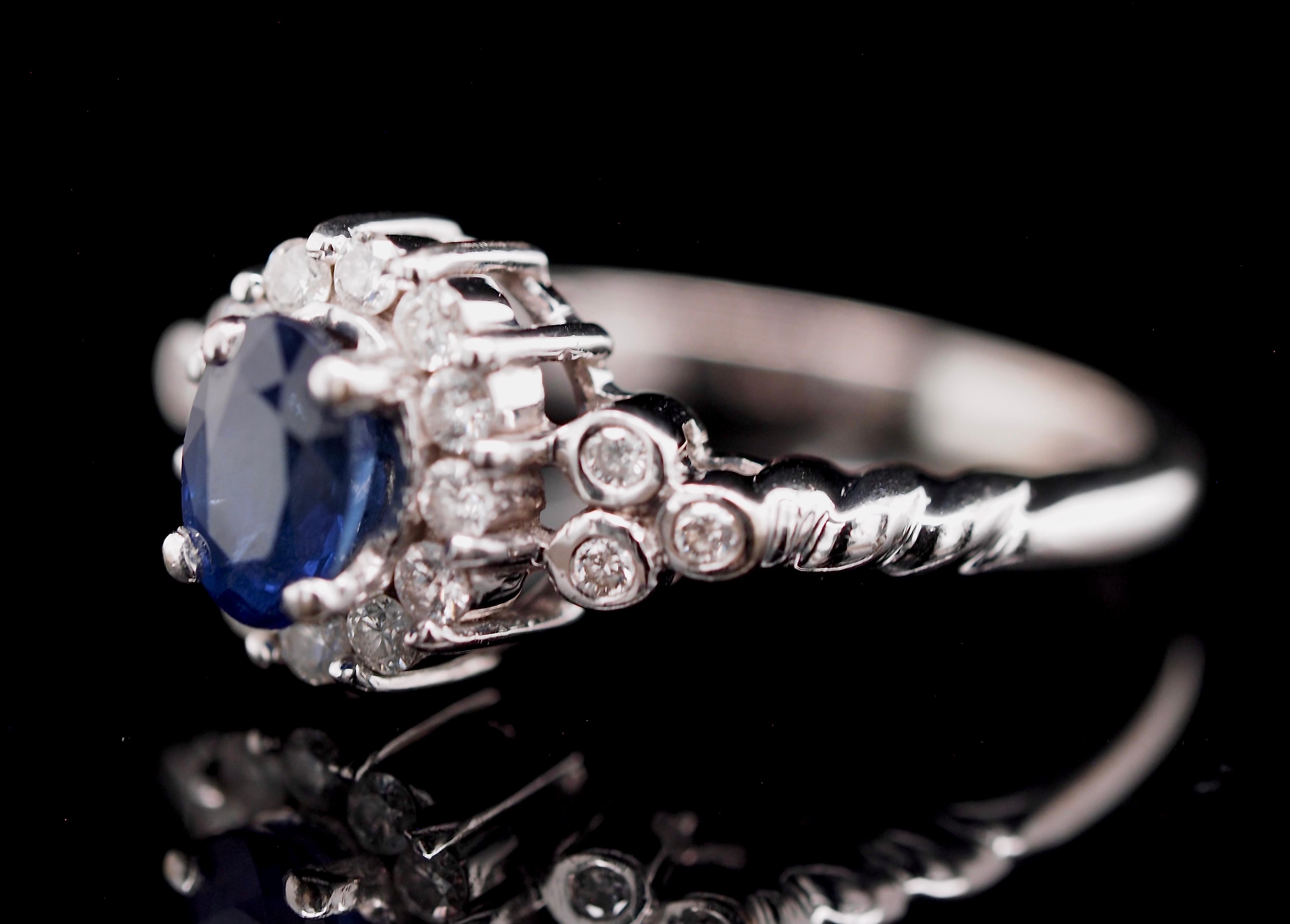 Le Vian Halo-Ring aus 14 Karat Weißgold mit blauem Beerensaphir und Diamant (Rundschliff) im Angebot