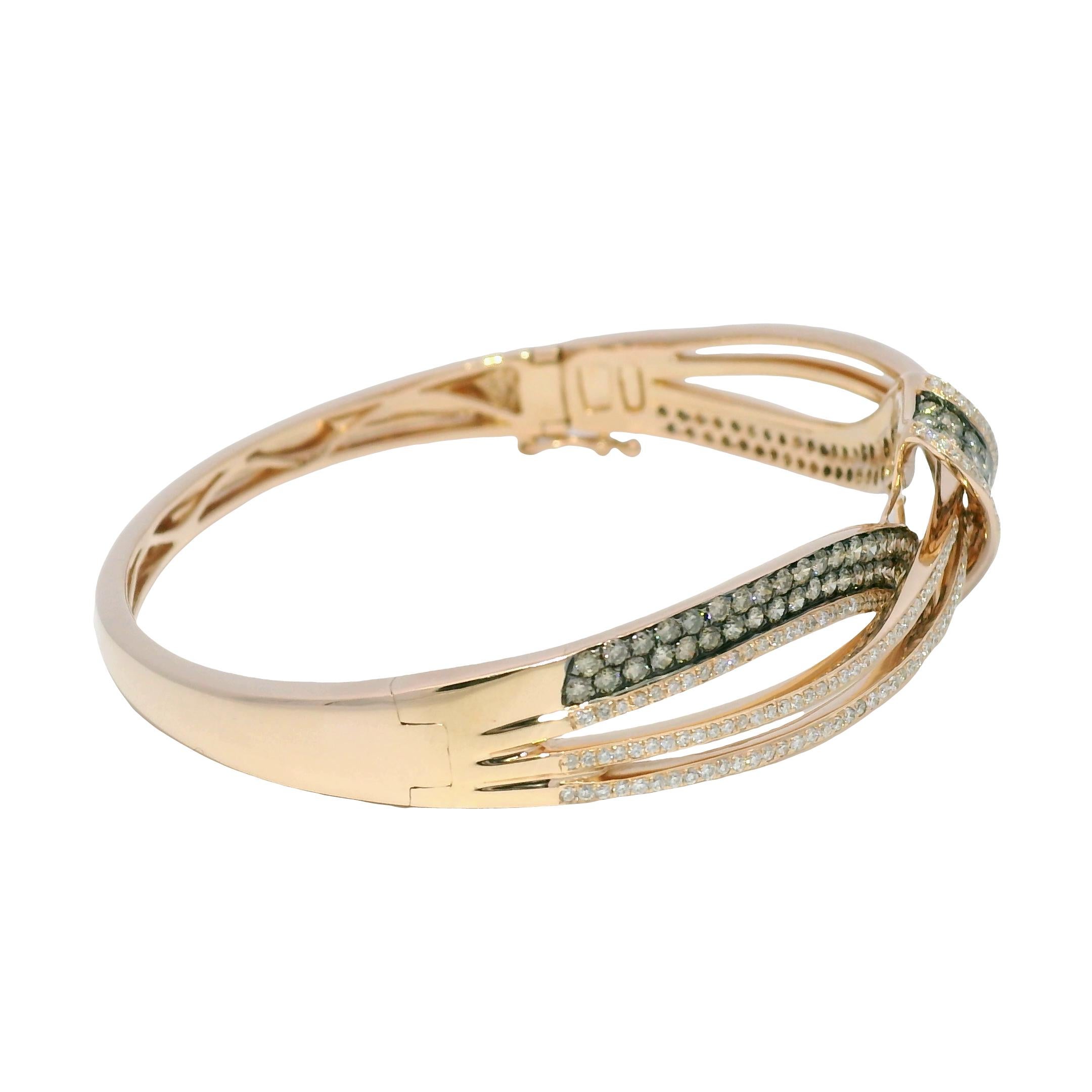 Taille ronde Le Vian Chocolate & White Diamond 14 Karat Bangle Bracelet En Stock en vente