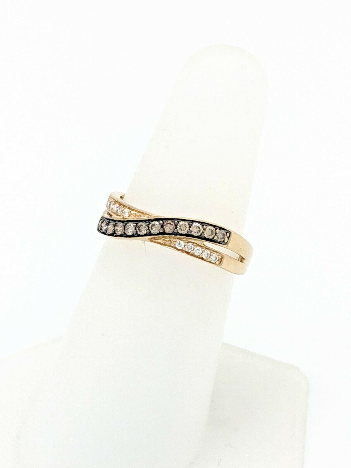 Le Vian Chocolate and White Diamonds Overlay Band 14 Karat Honey Gold In Good Condition For Sale In Gainesville, FL