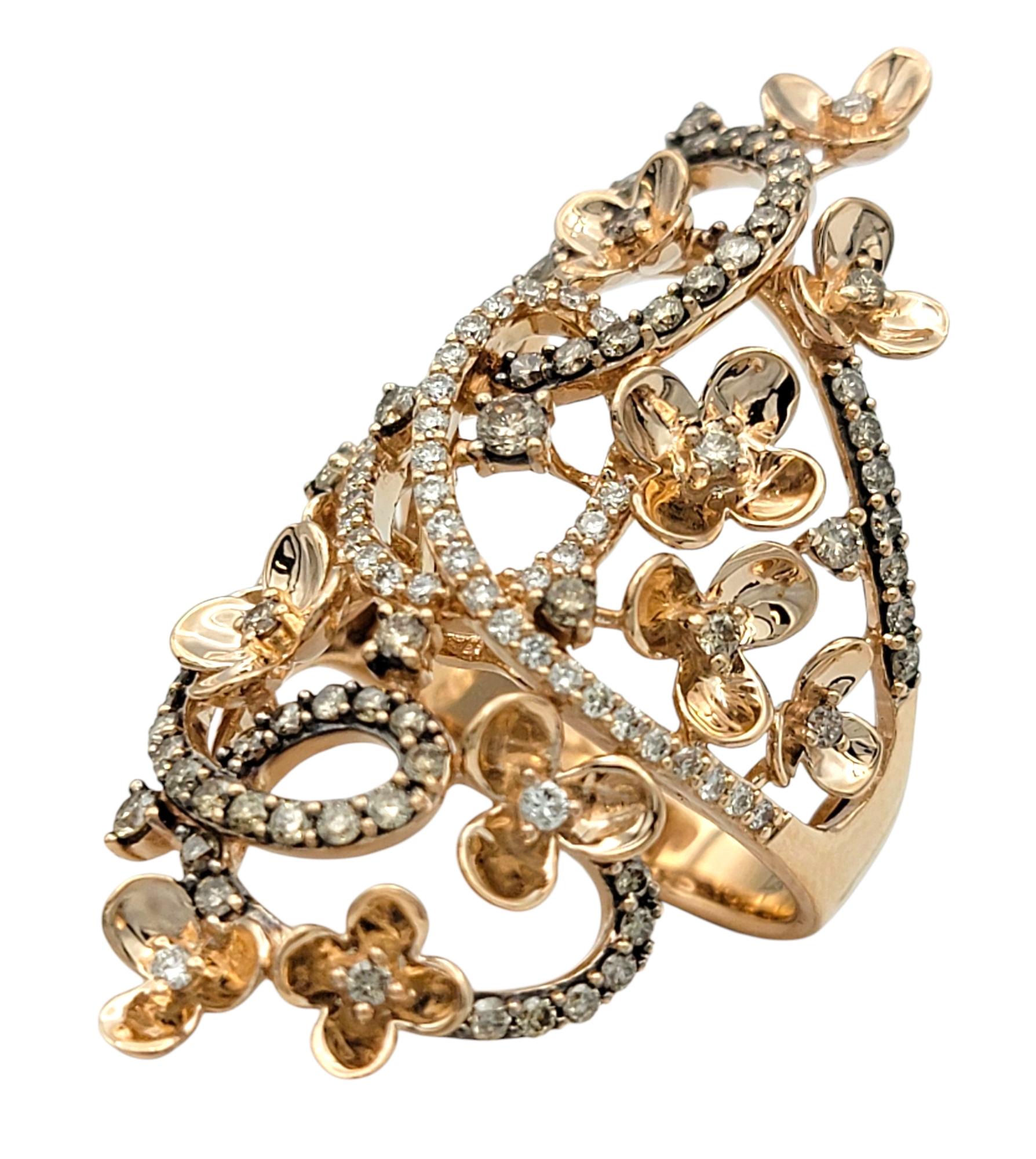 Taille ronde Le Vian collectionrazy, bague fleur allongée à diamants en or rose 14 carats en vente