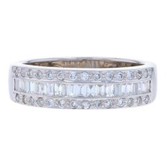 Fascia di diamanti di Le Vian - Anello nuziale in oro bianco 18k rotondo e baguette da 0,40ctw Sz 7