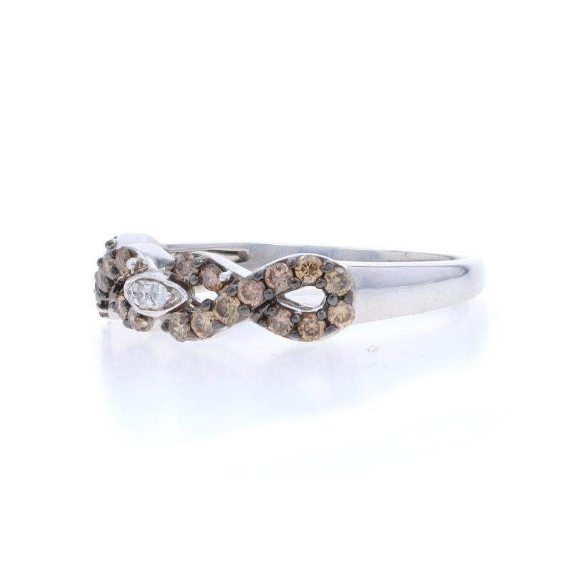 Le Vian Diamant Unendlichkeits-Knotenring - Weißgold 14k Rund .45ctw Love Ring im Zustand „Hervorragend“ in Greensboro, NC