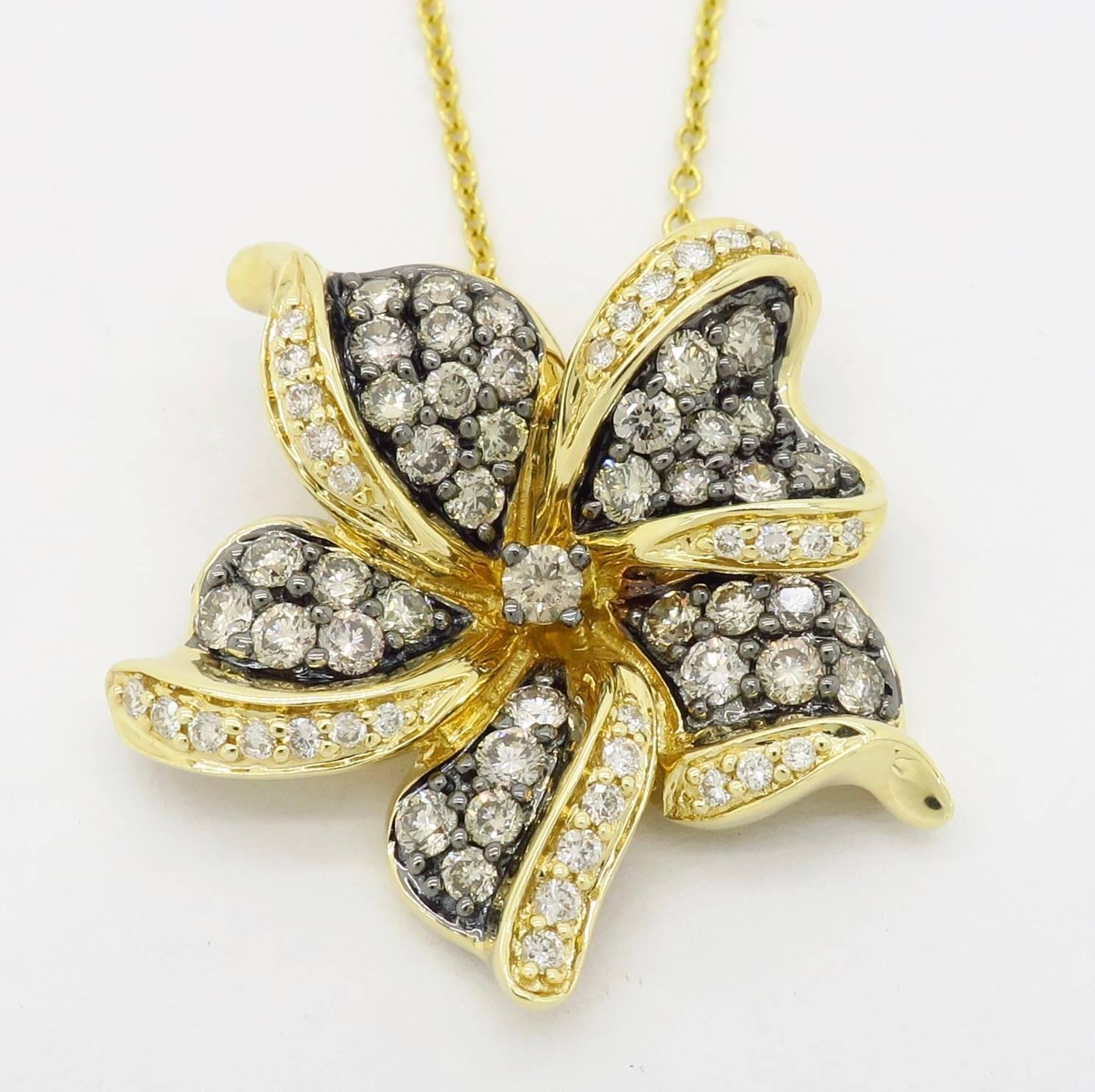 Collana con diamanti a fiore Le Vian In condizioni ottime in vendita a Webster, NY