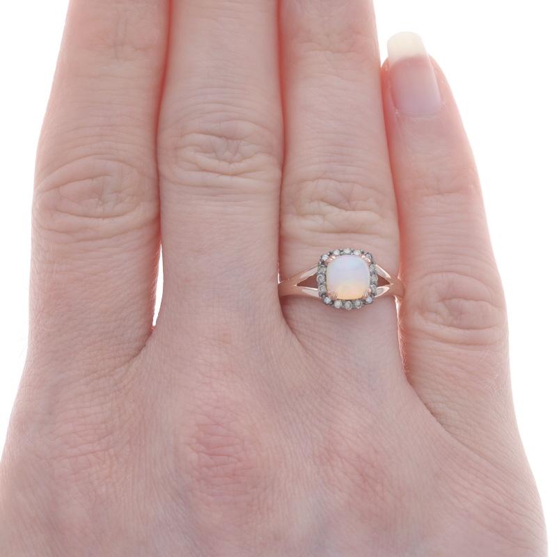 Le Vian Opal & Diamant Halo Ring - Roségold 14k Kissenschliff Cabochon 1,00ctw im Zustand „Hervorragend“ in Greensboro, NC