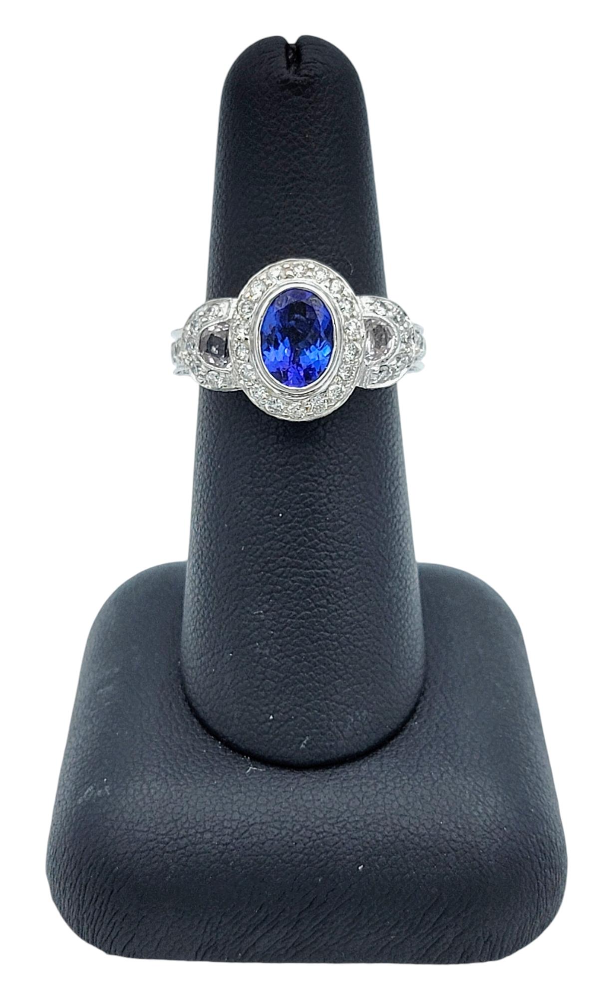 Anello a tre pietre con tanzanite e diamanti taglio ovale di Le Vian in oro bianco 14 carati in vendita 4