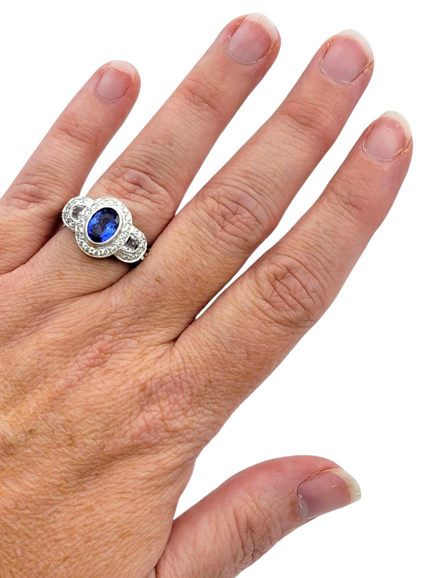 Anello a tre pietre con tanzanite e diamanti taglio ovale di Le Vian in oro bianco 14 carati in vendita 2