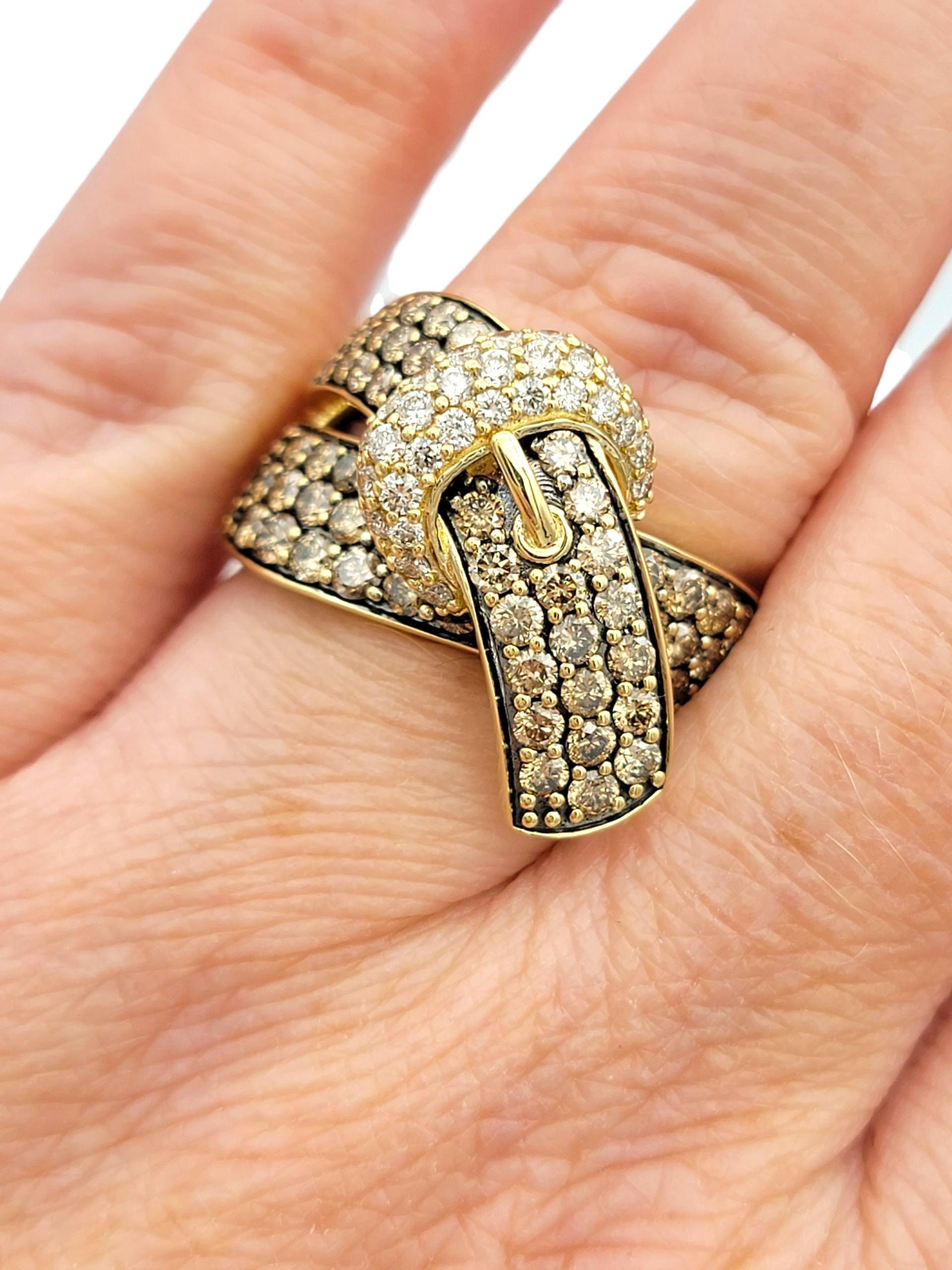 Anillo de oro de 14 quilates con pavé de chocolate y hebilla de diamantes blancos Le Vian en venta 3