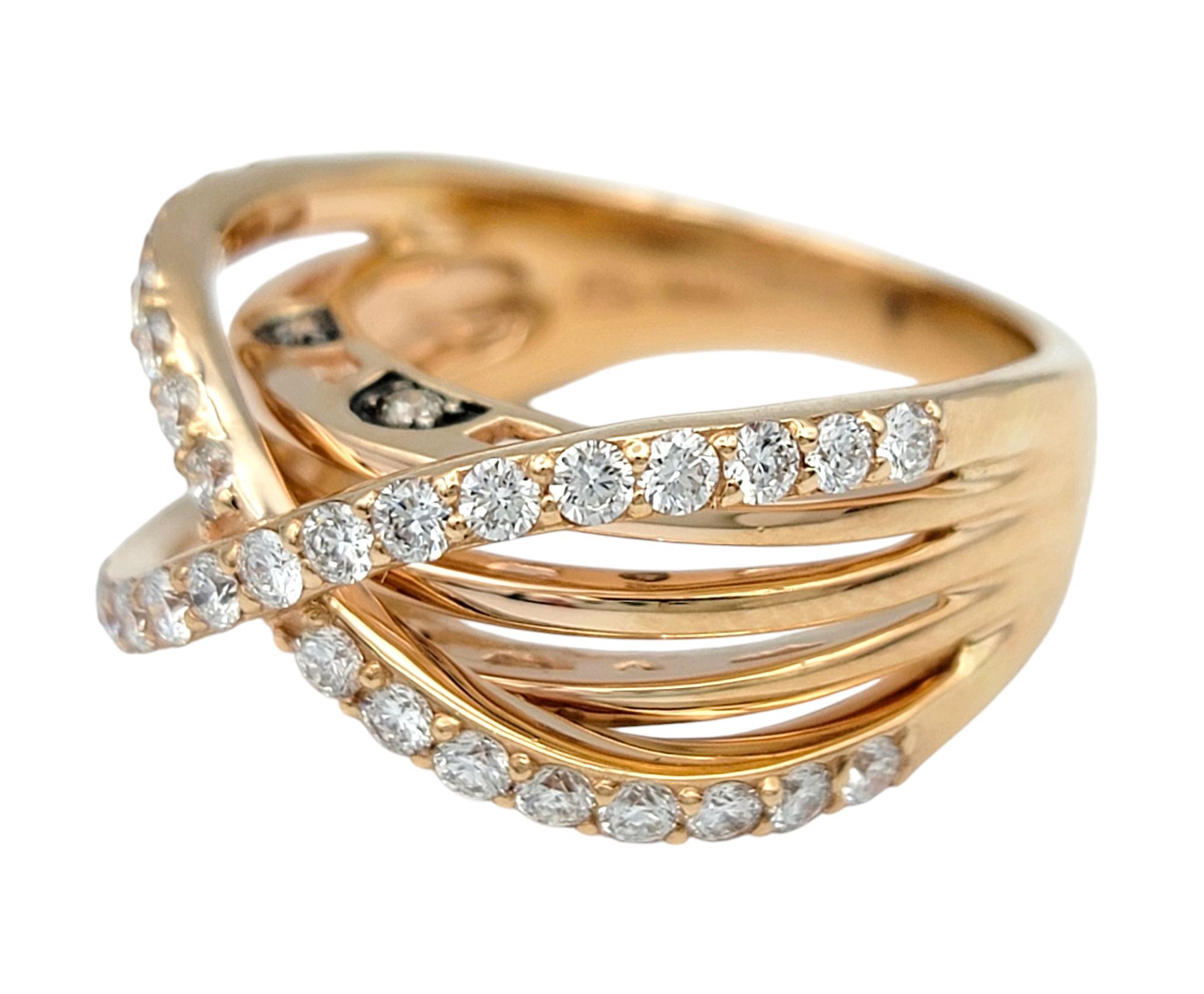 Anello a fascia con pavé di diamanti incrociati di Le Vian in oro rosa 14 carati In condizioni buone in vendita a Scottsdale, AZ