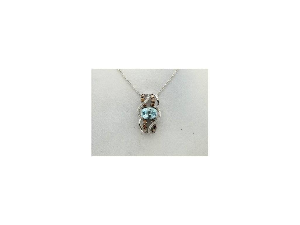 Le Vian® Pendentif avec 1 cts. Aigue-marine bleu de mer®, 3/8 cts. Diamants en chocolat®, 1/10 cts. Diamants Vanille® sertis dans de l'or 14K Vanille®.
























