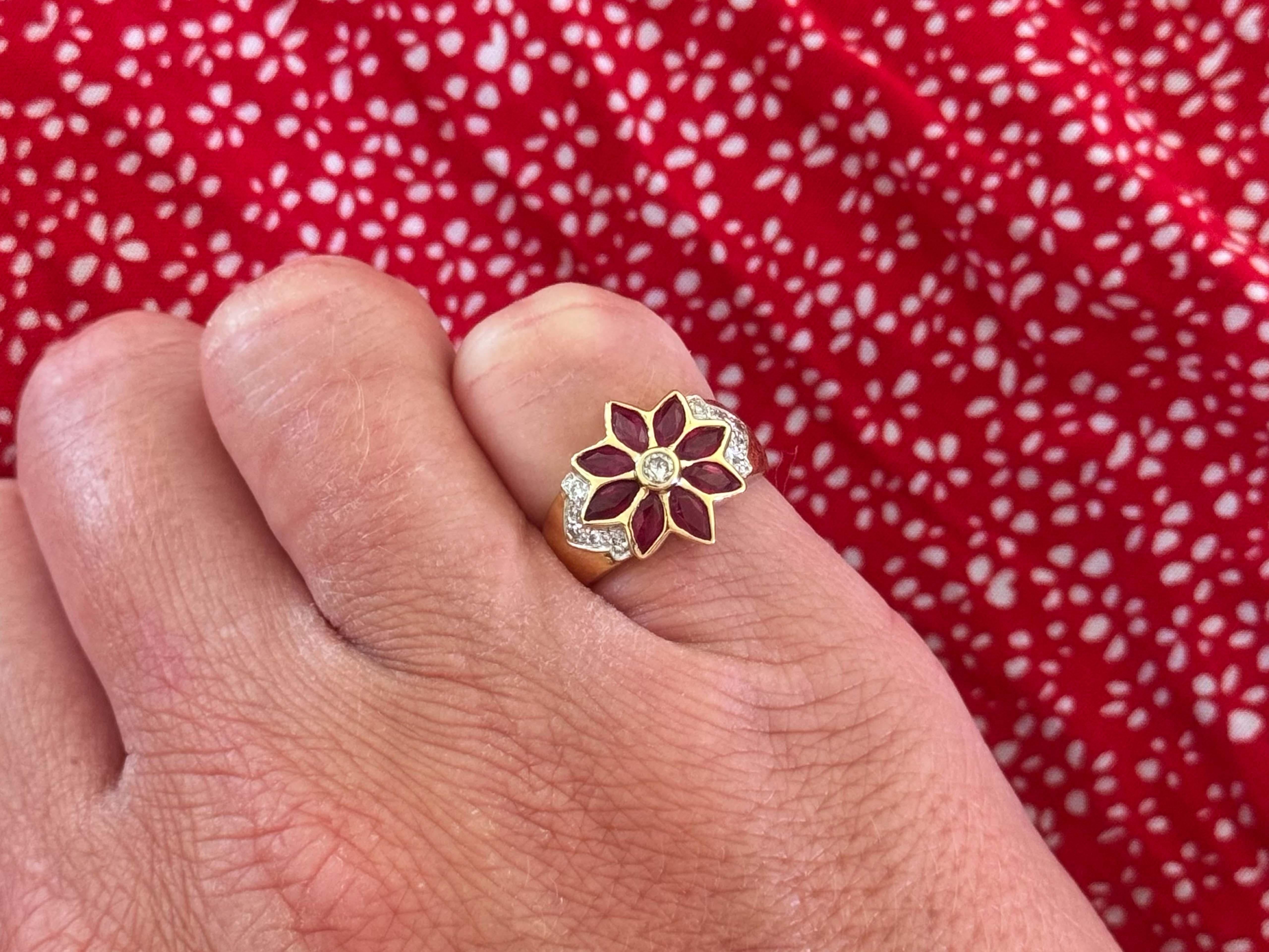 Specifiche dell'anello:

Designer: Le Vian

Metallo: oro giallo 18k

Peso totale: 5,1 grammi

Numero di diamanti: 11 tagli a brillante

Colore del diamante: J-L

Chiarezza del diamante: SI2-I1

Peso in carati dei diamanti: ~0.10 carati

Numero di