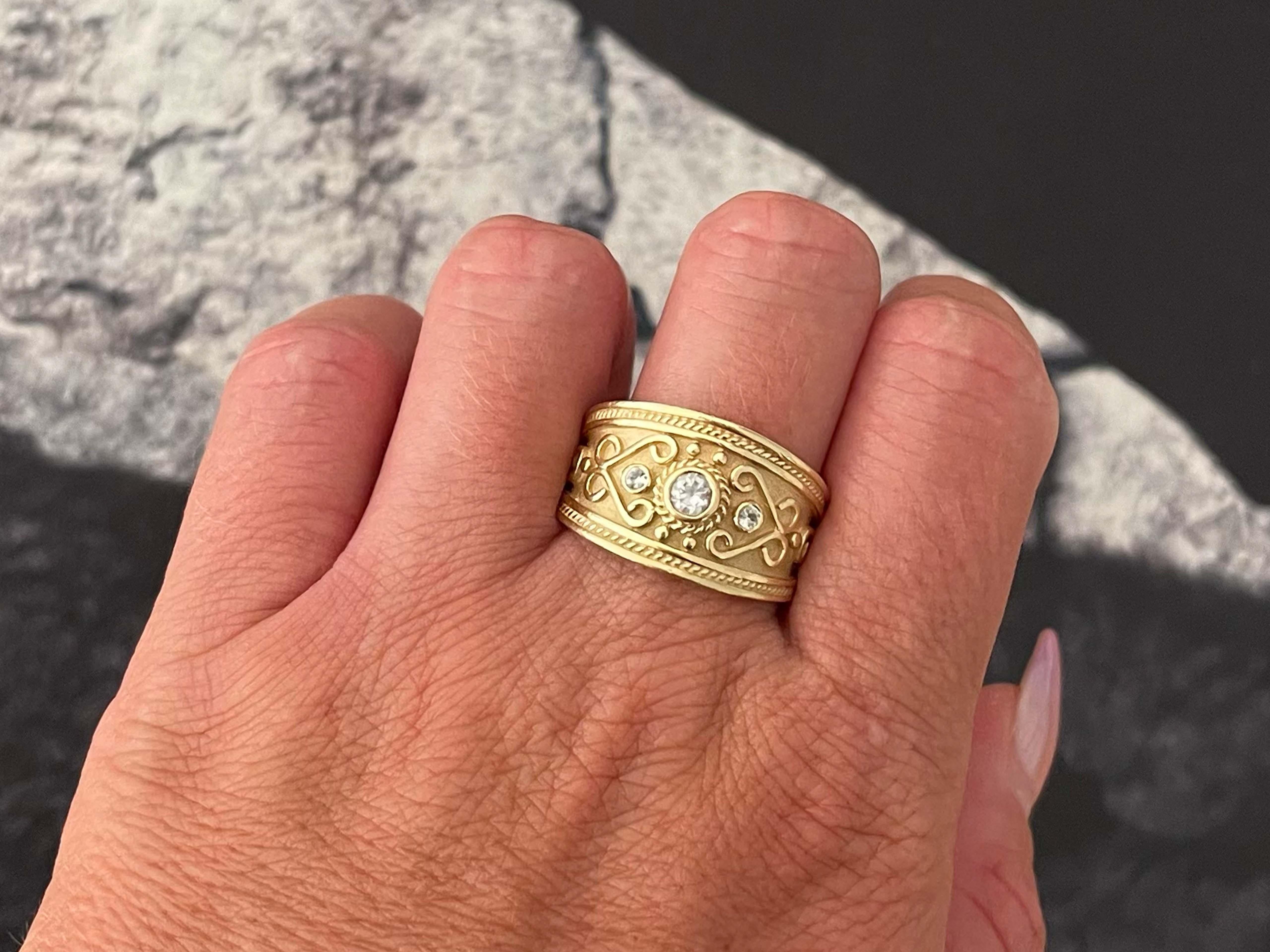 Item Specifications:

Designer: Le Vian

Metal: 14K Yellow Gold

Ring Size: 10.75 (resizing available for a fee)

Ring Height: 14.3 mm 

Total Weight: 9.5 Grams

Sapphire Count: 3

Condition: Preowned, excellent

Stamped: 