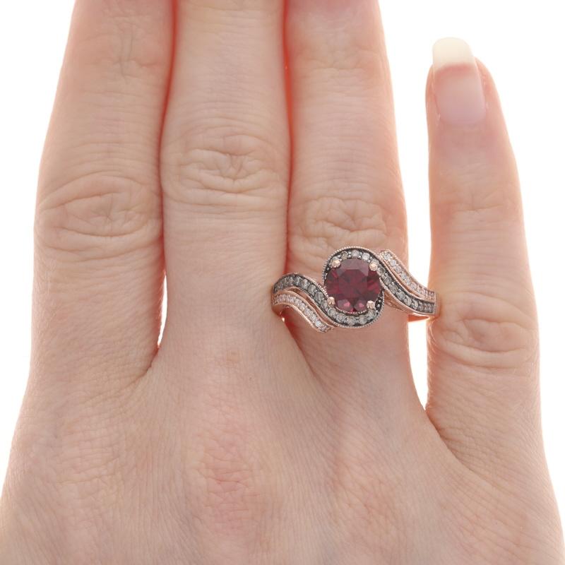 Taille ronde Le Vian, bague bypass halo de grenats rhodolites et diamants en or rose 14 carats, 2,10 ctw en vente