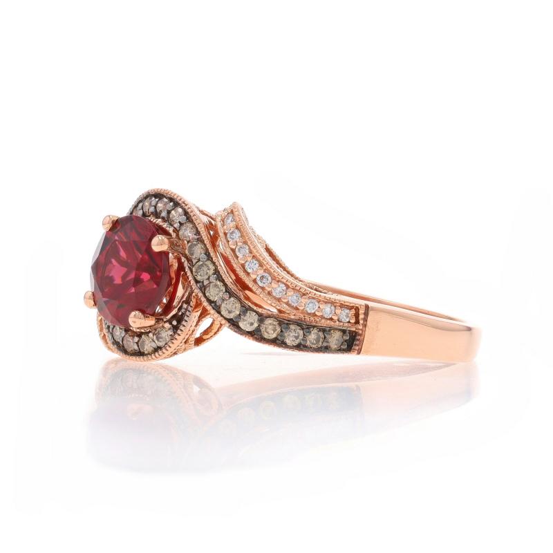 Le Vian, bague bypass halo de grenats rhodolites et diamants en or rose 14 carats, 2,10 ctw Excellent état - En vente à Greensboro, NC