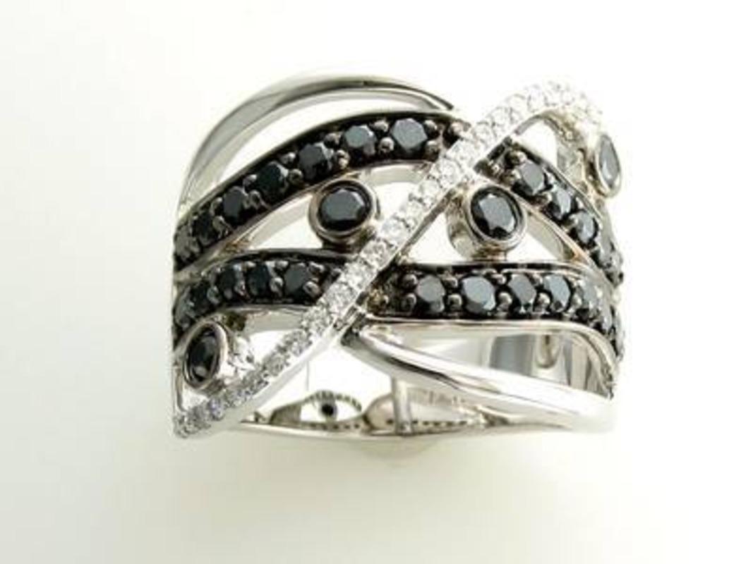Le Vian® Ring featuring 5/8 cts. Blackberry Diamonds®, 1/5 cts. Vanilla Diamonds® set in 14K Vanilla Gold®









`