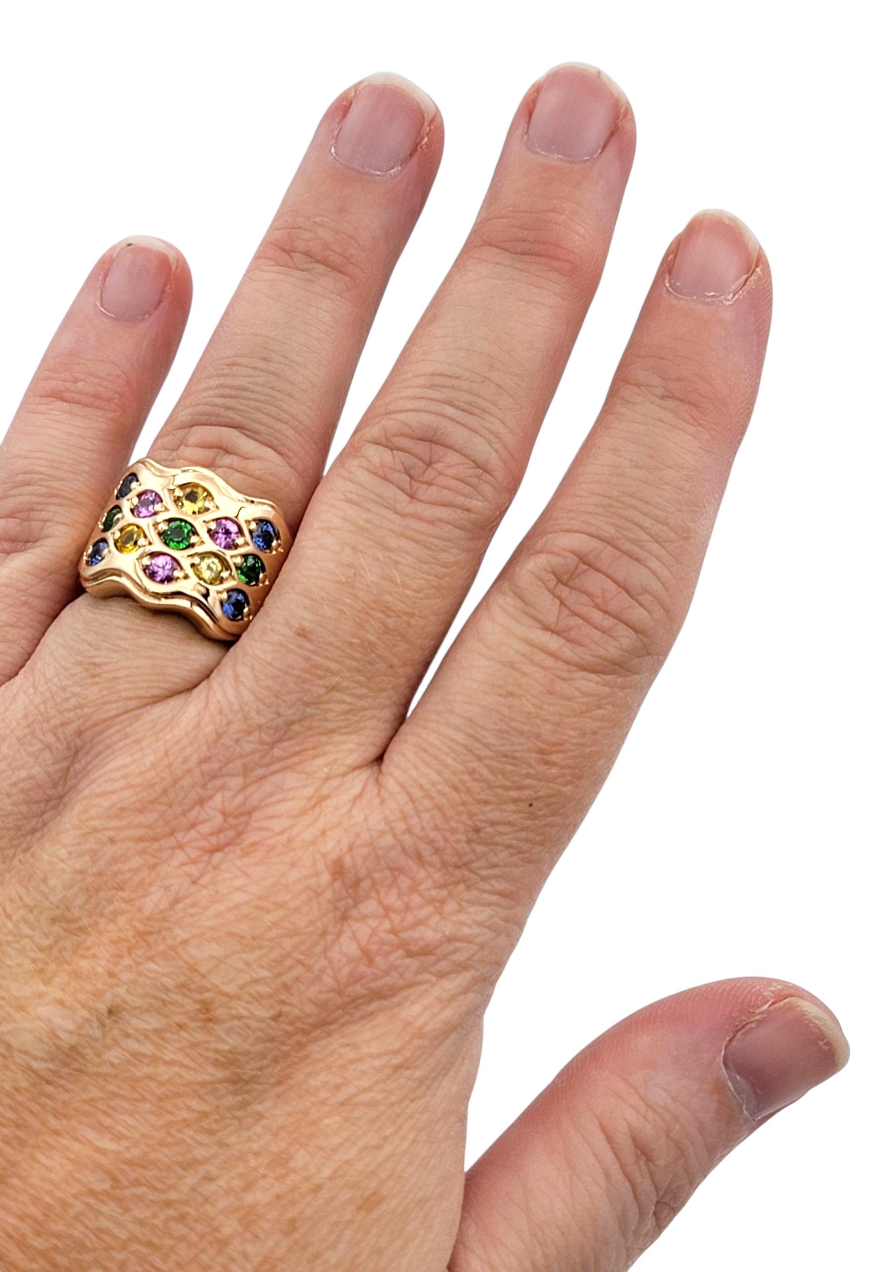 Le Viane - Bague à large bande en or rose 18 carats avec pierres ondulées multicolores en vente 4