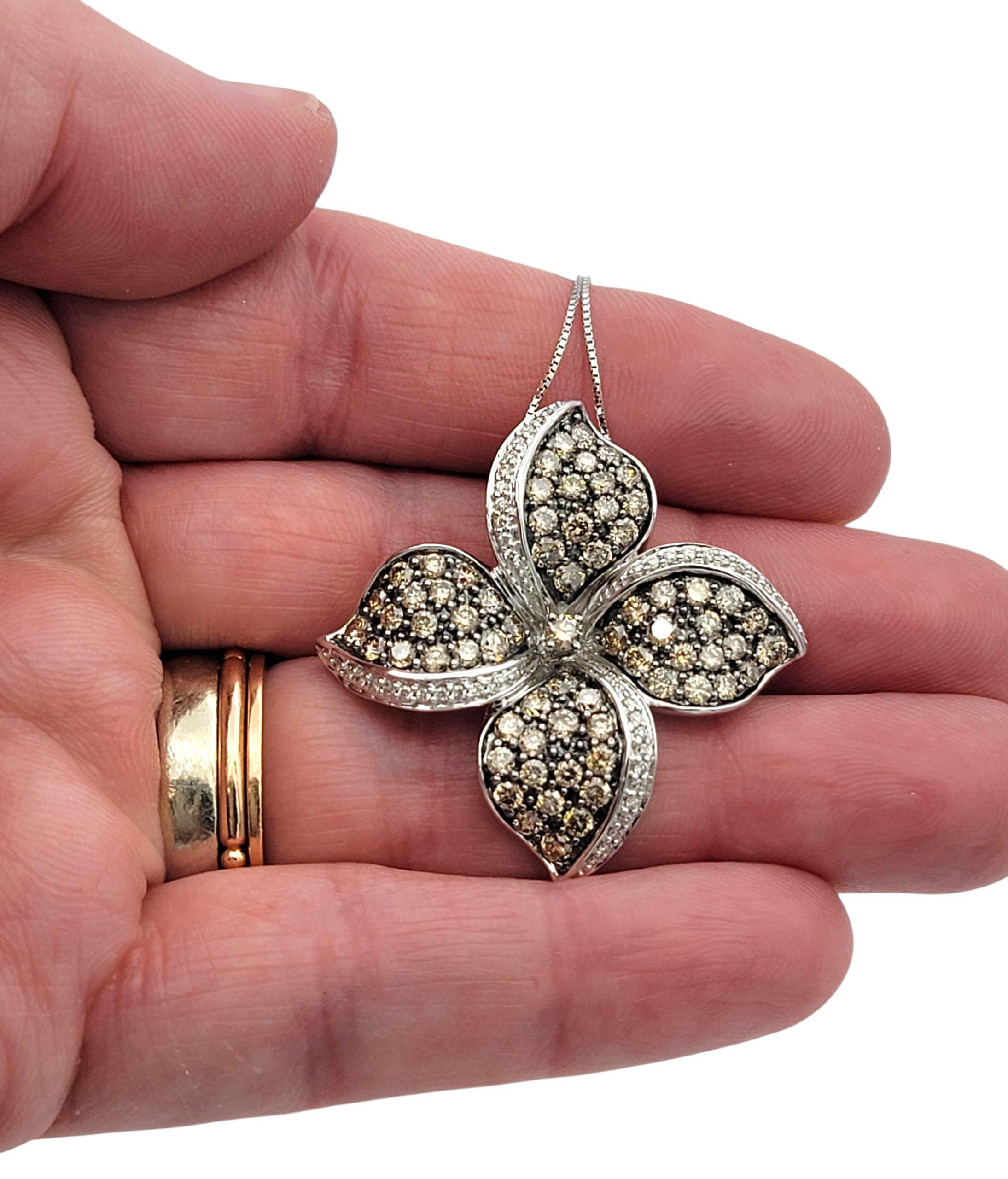 Le Vian - Collier pendentif fleur en or blanc 14 carats avec diamants blancs et chocolats en vente 2