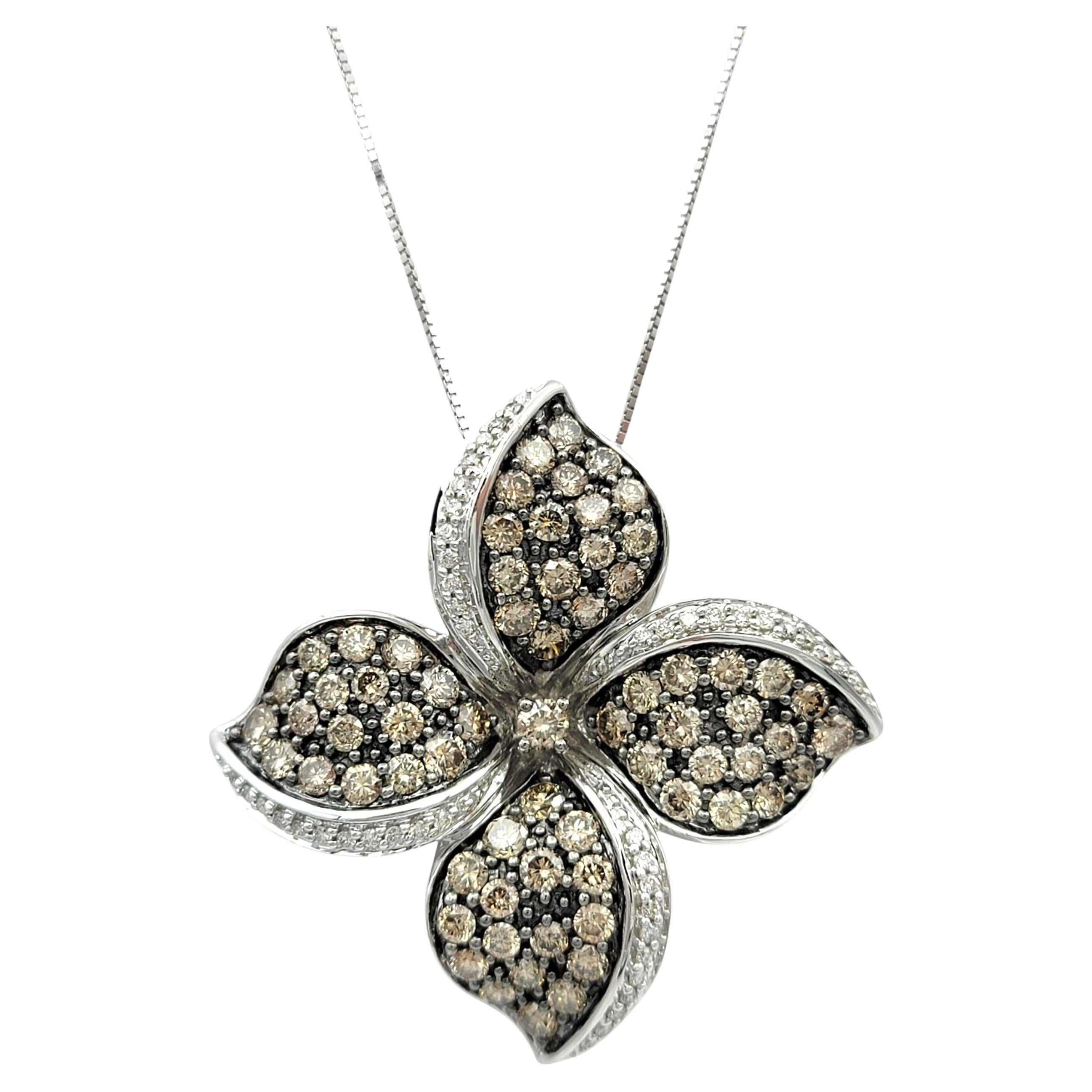 Le Vian - Collier pendentif fleur en or blanc 14 carats avec diamants blancs et chocolats