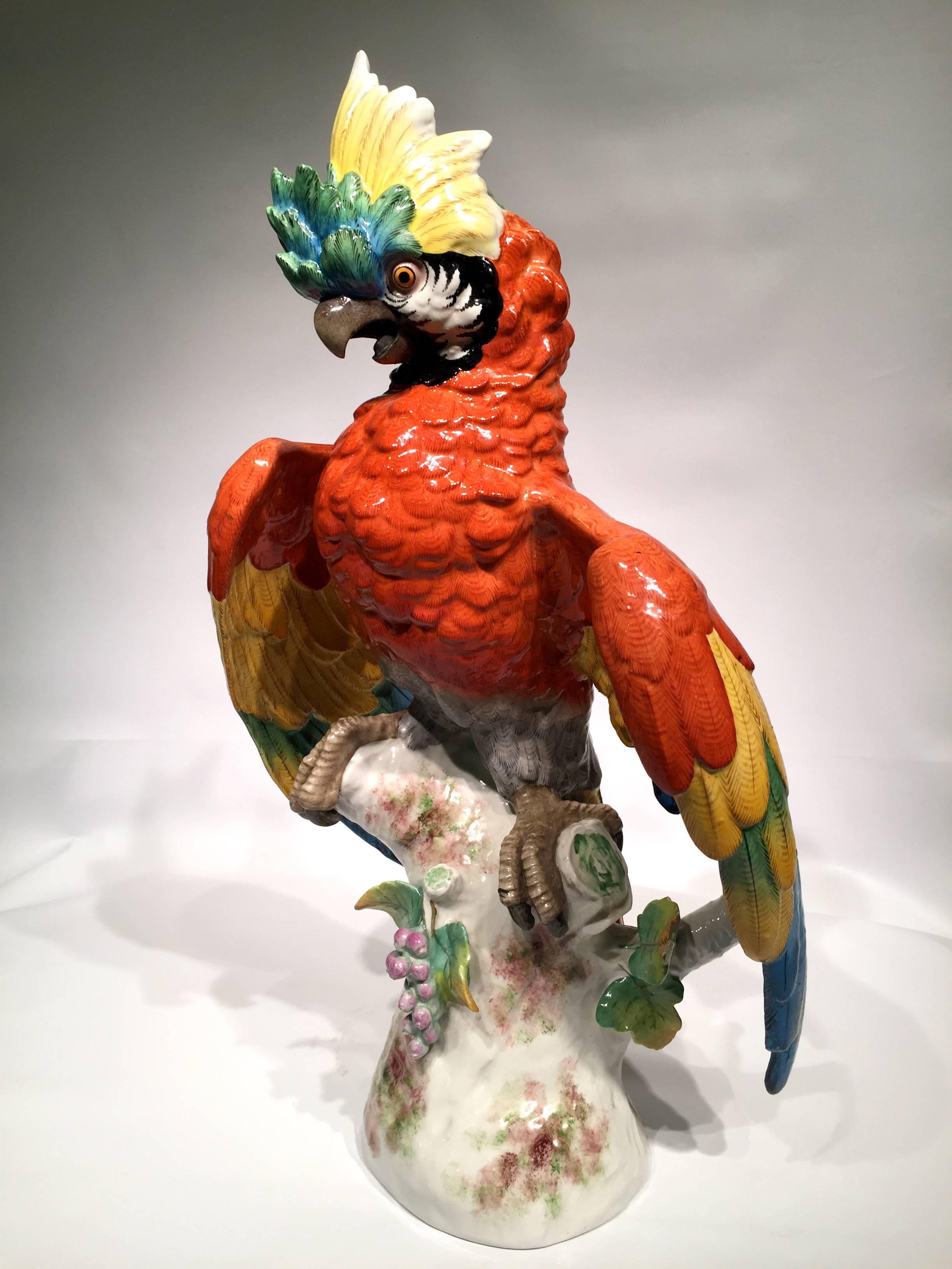 LE VIEUX PARIS Multicolored Cockatoo, France Art Nouveau Porcelain, circa 1900 For Sale 3