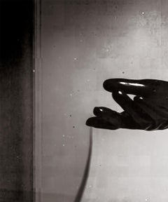 Schwarze Hand. Porträtfotografie, limitierte Auflage