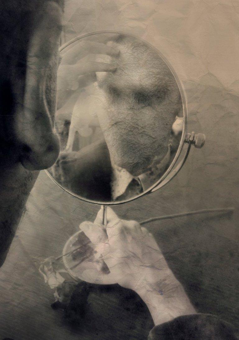 Regresiones. Portrait. Limited edition fashion color photograph. - Photograph by Lèa Bon