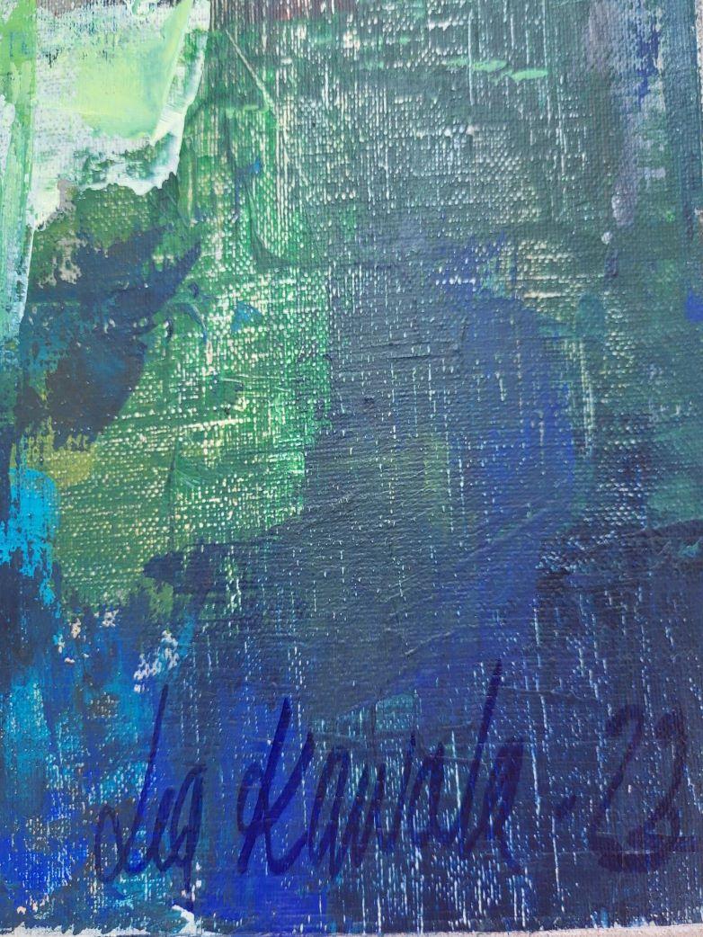 Dieses Kunstwerk ist eine lebendige, abstrakte Komposition, die vor lebendigen Farben und dynamischen Formen nur so strotzt. Dominiert von kräftigen Grün-, Blau- und Rottönen, vermittelt das Werk ein Gefühl von Bewegung und Emotion in einem