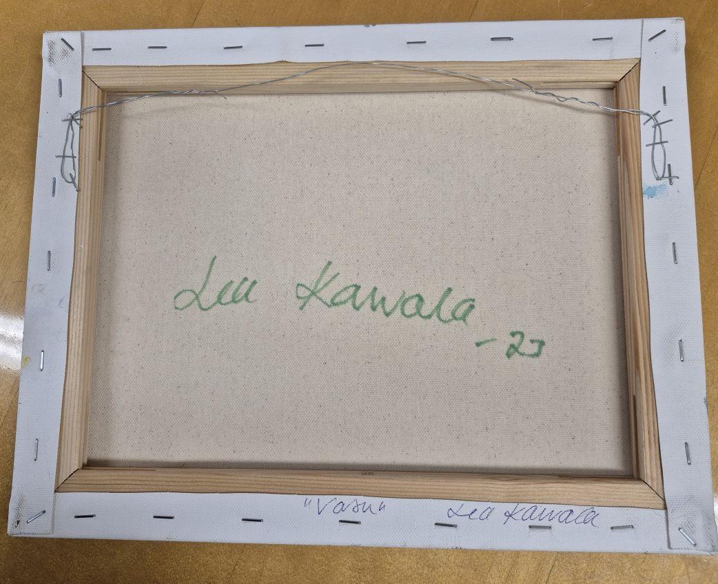 Dieses Gemälde verbindet meisterhaft abstrakte und impressionistische Stile und zeigt eine lebendige Landschaft mit dynamischen Pinselstrichen und Farben. Im Mittelpunkt steht eine rustikale, ziegelsteinähnliche Struktur in erdigen Tönen, die eine