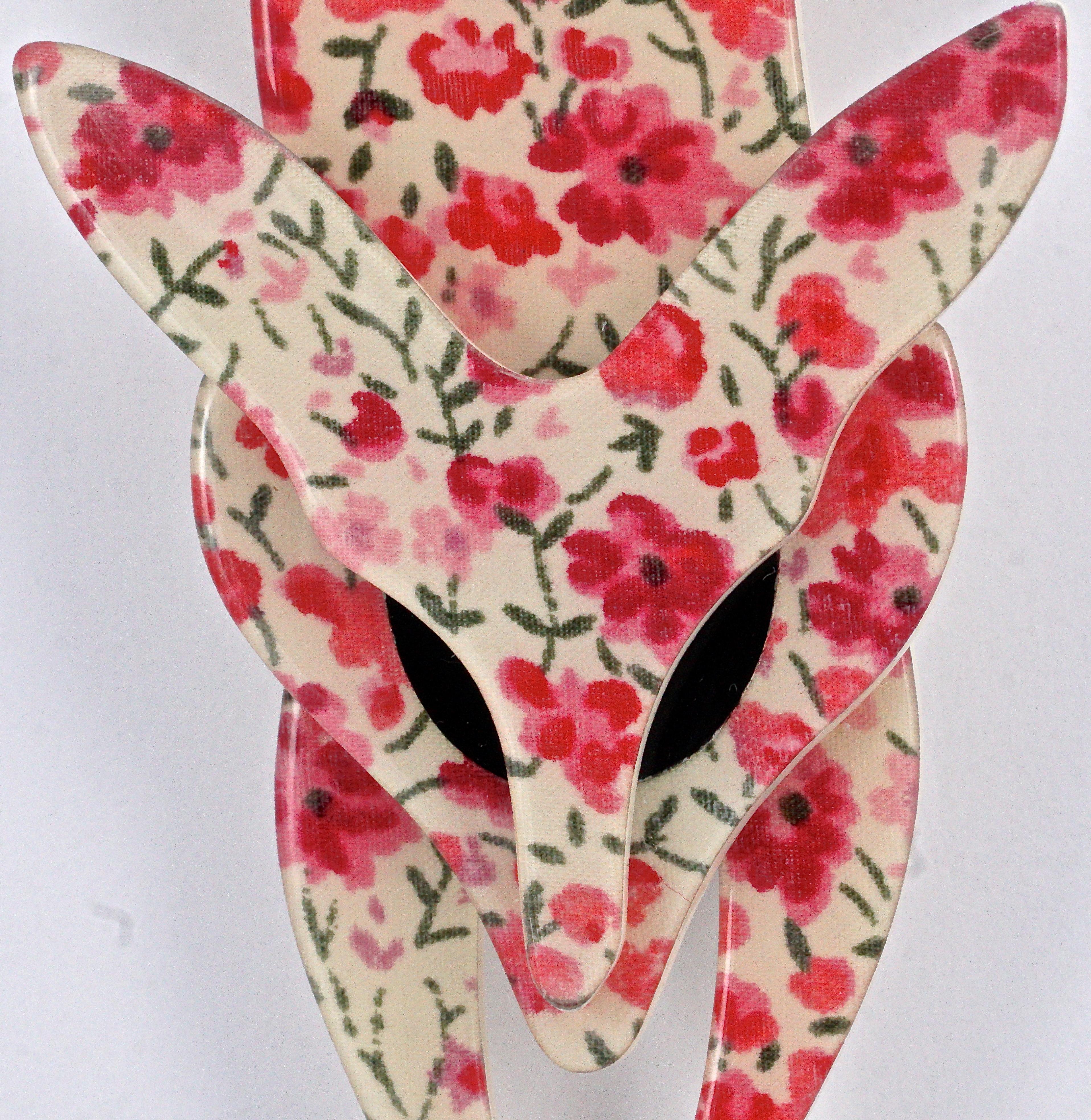 Lea Stein cream fox brooch in very good condition, featuring a red, pink and black Liberty flower print design. The brooch is made from layered plastic, and measures length 9.5cm / 3.74 inches, by maximum width 5.9cm / 2.32 inches.

This is a