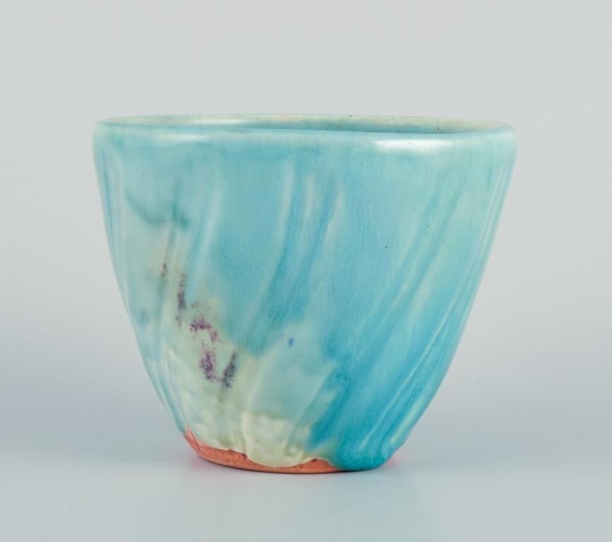 Finnish Lea von Mickwitz for Arabia, Finland. Ceramic bowl with turquoise glaze For Sale