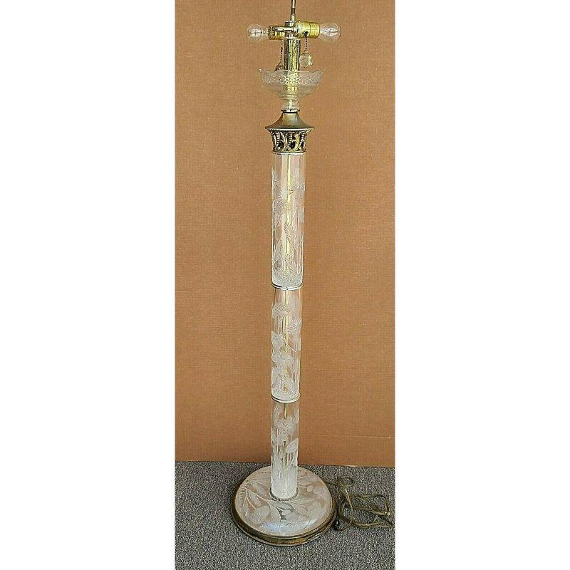 Offering one of our recent Palm Beach estate fine lighting acquisitions of a
Vintage signed lead cut crystal in thistle pattern dual light floor lamp 
Has an inline switch on the cord, as well as hand pulls.

Approximate measurements in