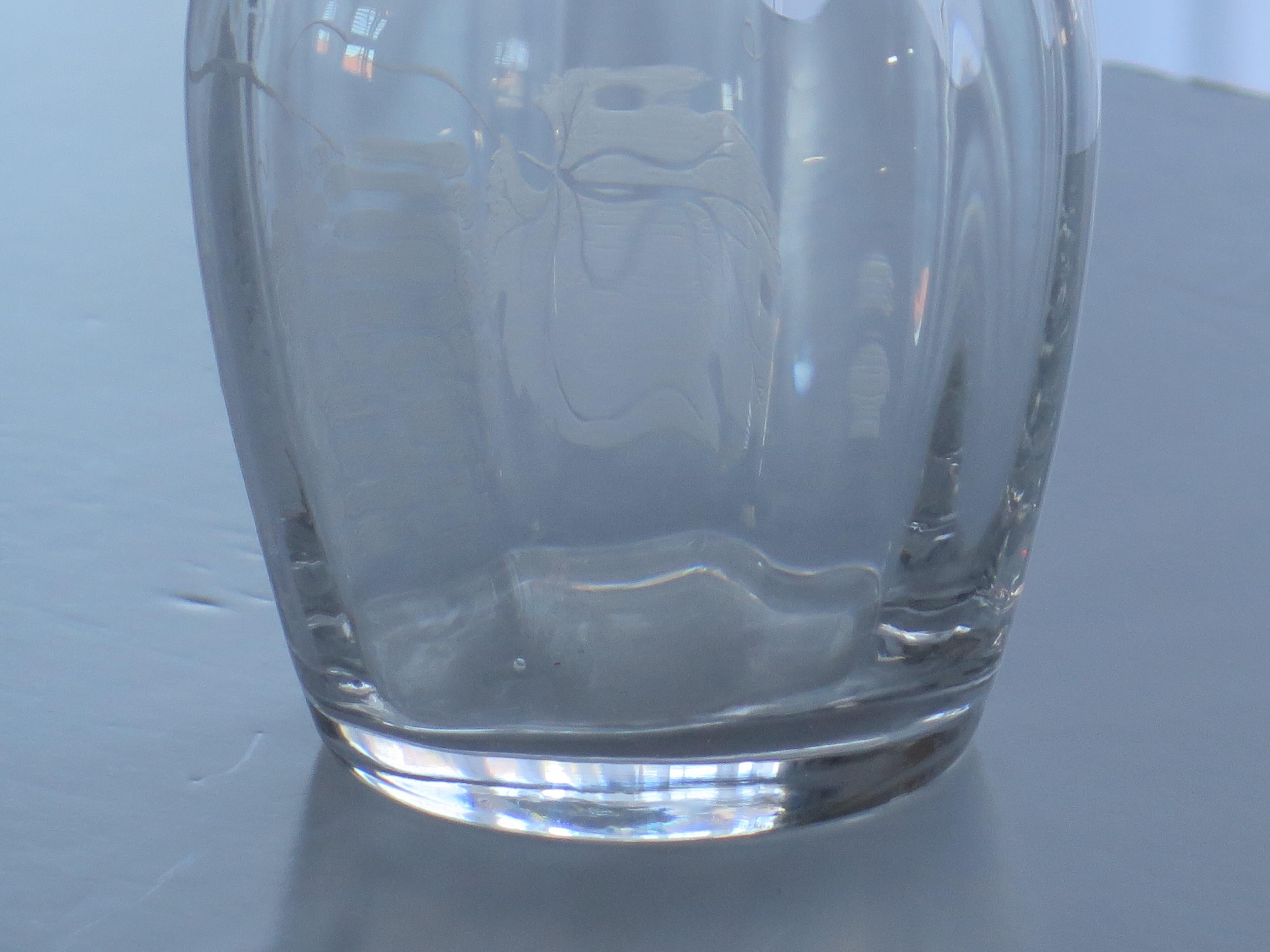 Carafe ou carafe à décanter en cristal au plomb avec vigne de raisin gravée, milieu du 20e siècle en vente 3