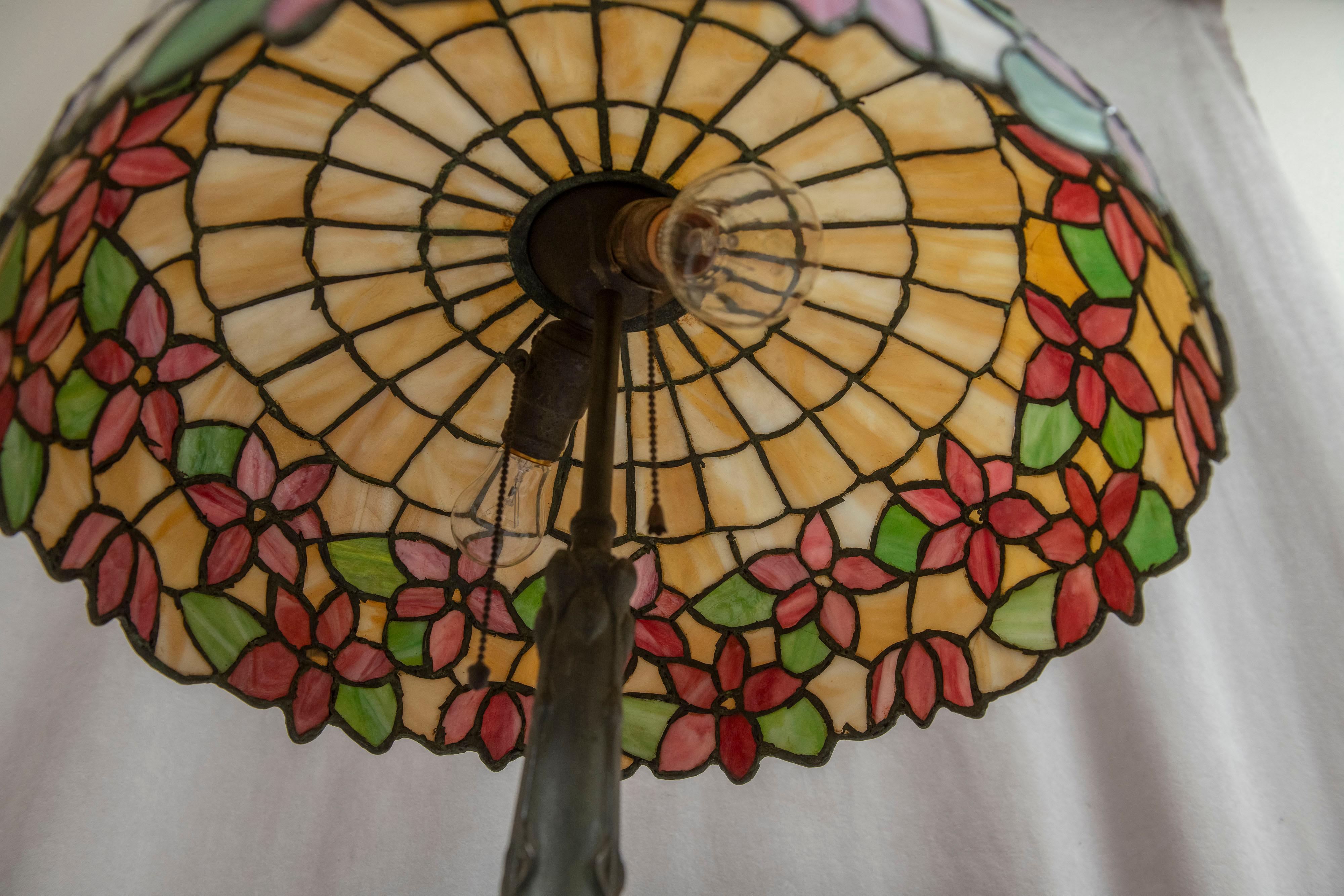 Art Nouveau Leaded Glass Floral Table Lamp by Lamb Bros., Napanee Indiana, ca. 1915 For Sale