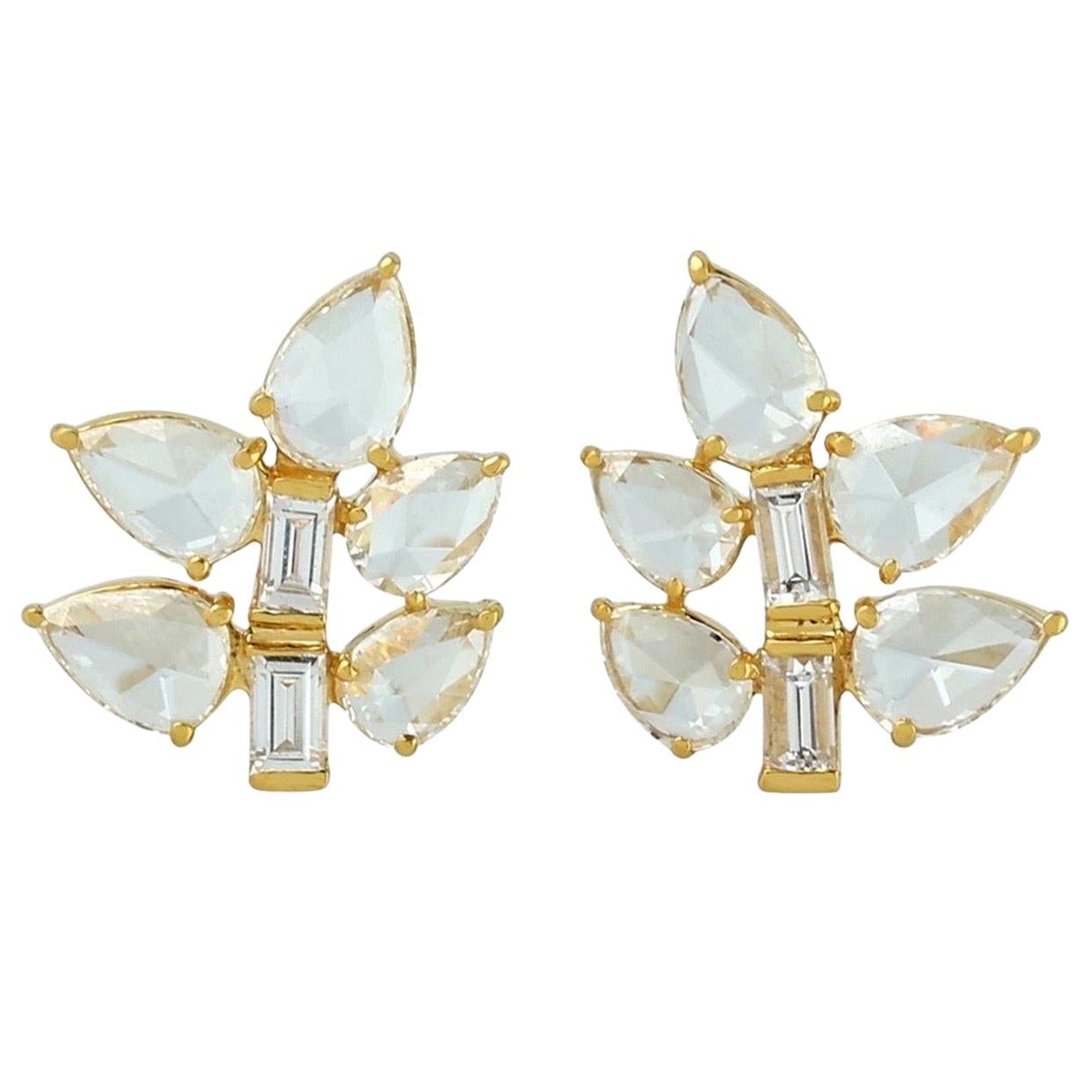 Clous d'oreilles feuille en or 18 carats et diamants en vente