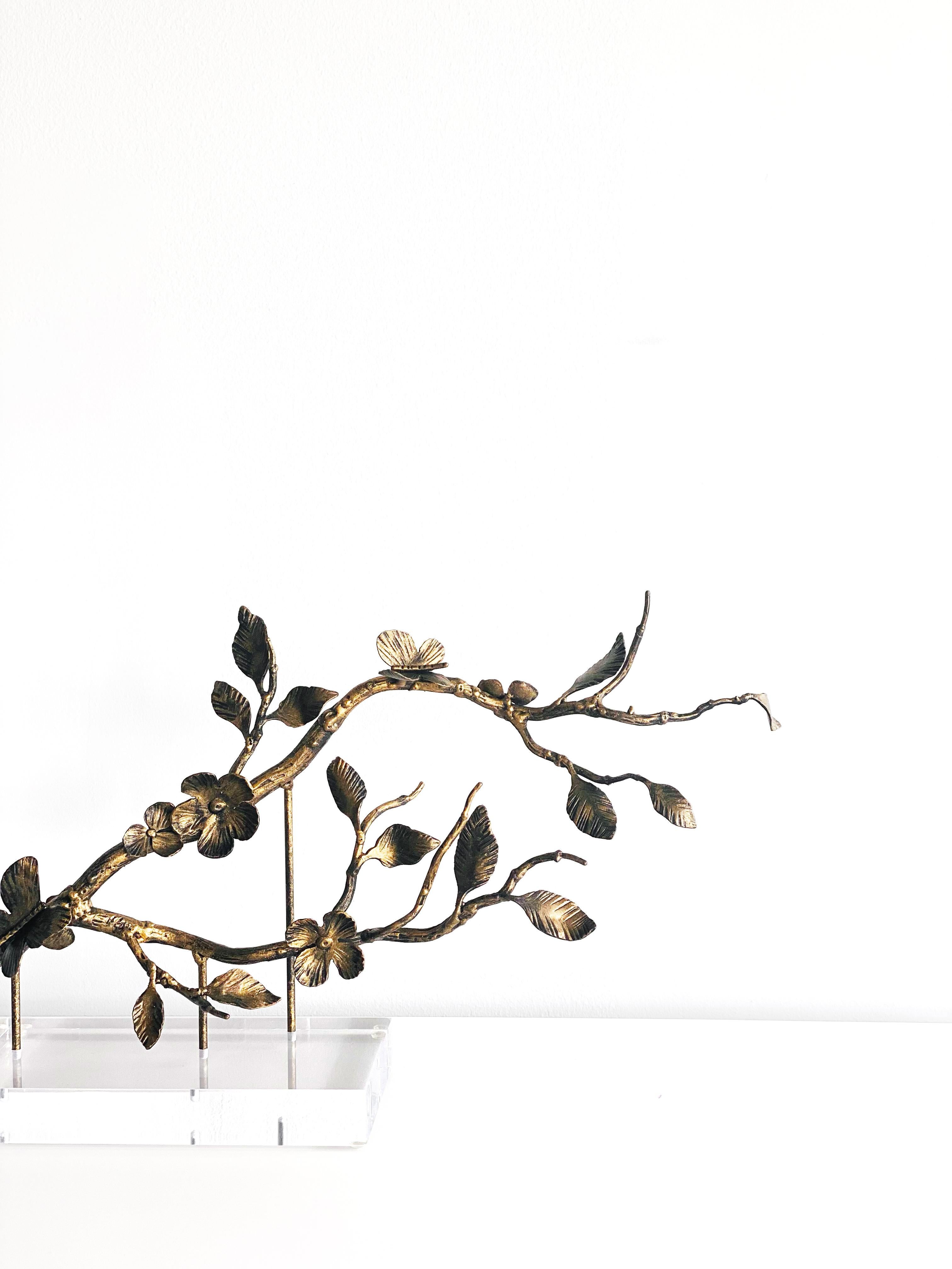 Escultura Enredadera Hoja y Flor Montada sobre Acrílico, Acabada en Oro Envejecido en Nuevo estado para la venta en Dallas, TX