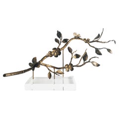 Blatt- und Blütenblatt-Skulptur aus Weinrebenholz, montiert auf Acryl, gealtert in gealtertem Gold