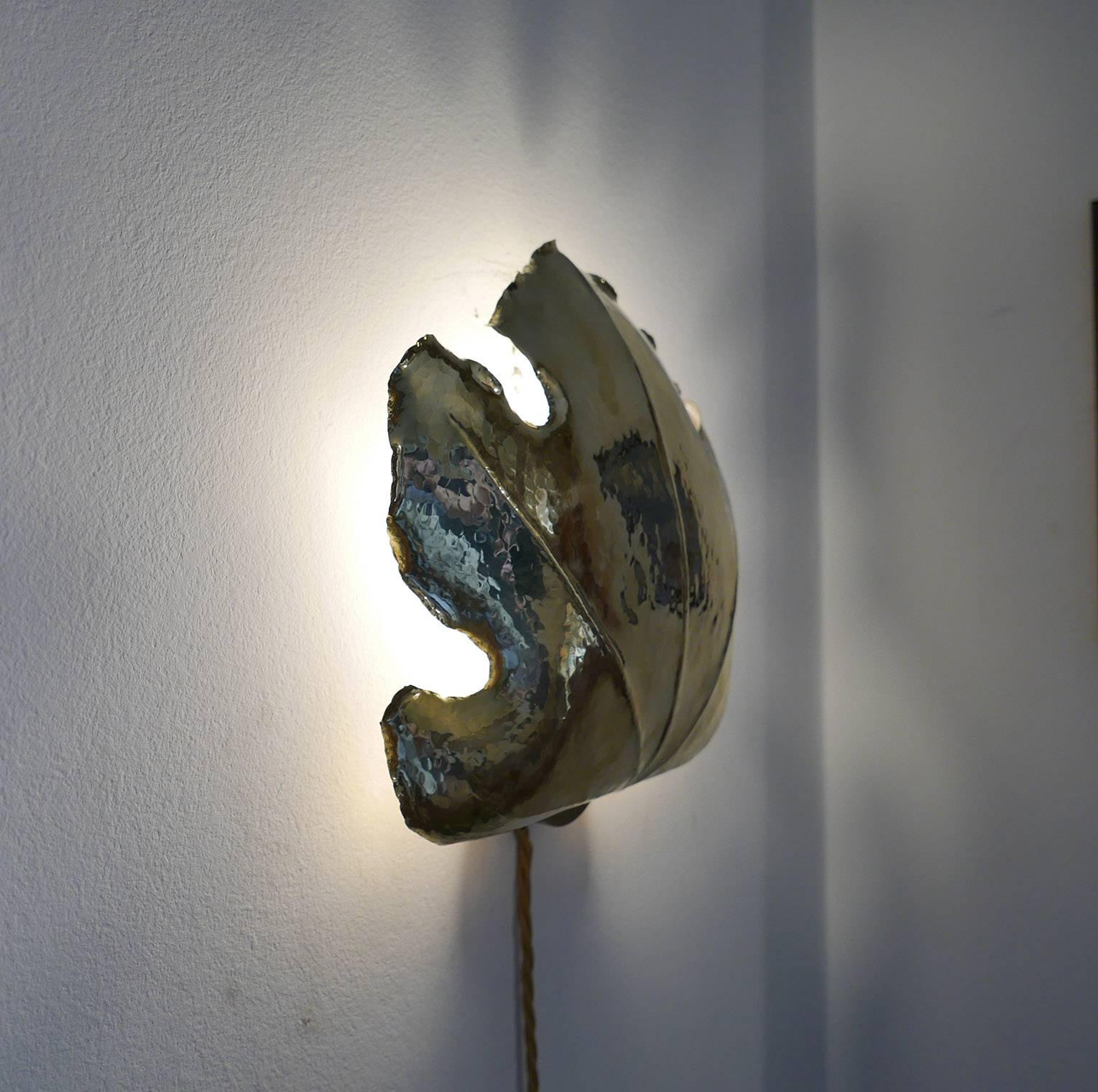 Italian Leaf Brass Wall Lamp, in the Style of Bottega Gadda, Milano, 1960s For Sale
