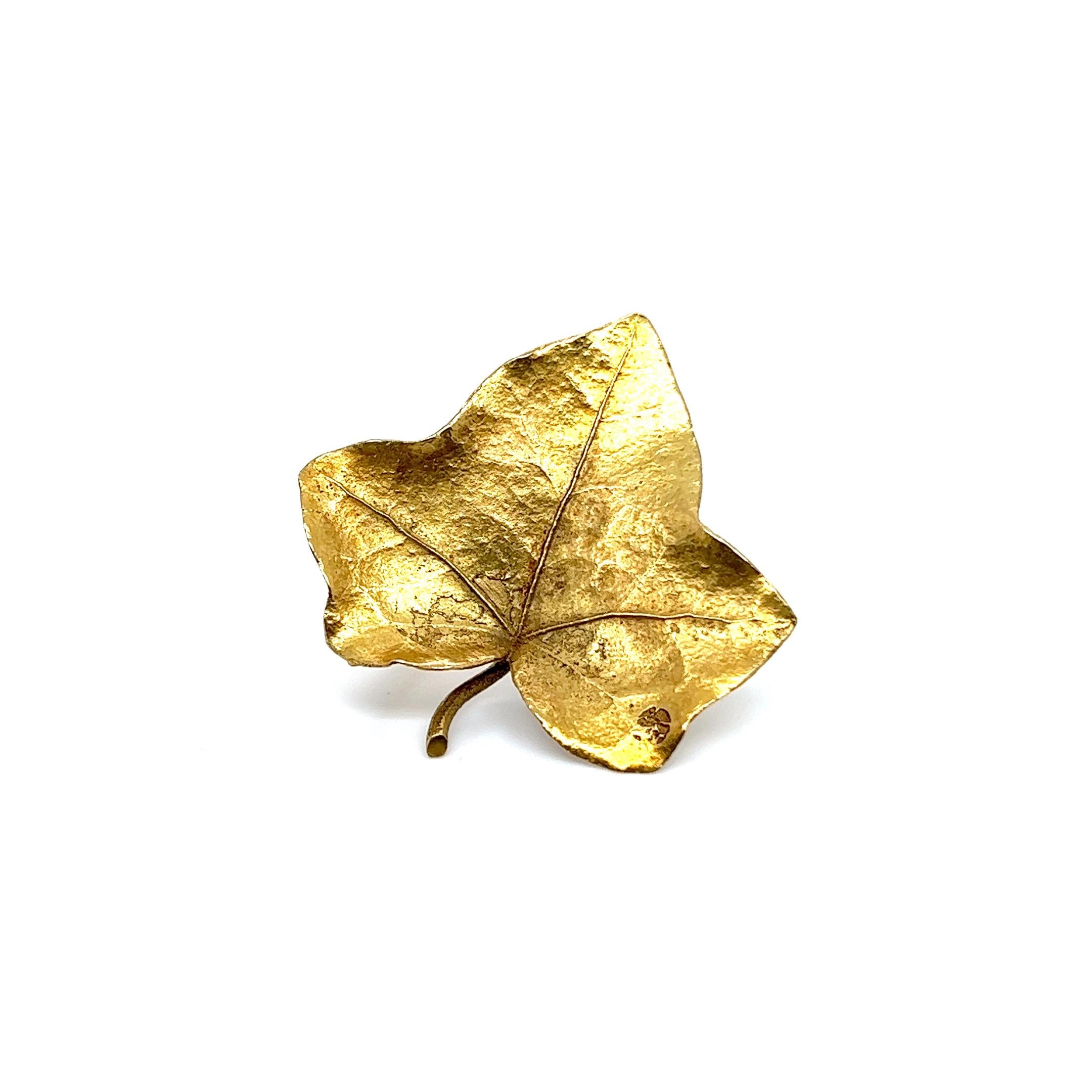 Leaf Brooch in 18 Karat Yellow Gold by Bucherer  For Sale 1