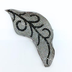 Leaf Brooch in White Gold with Diamonds